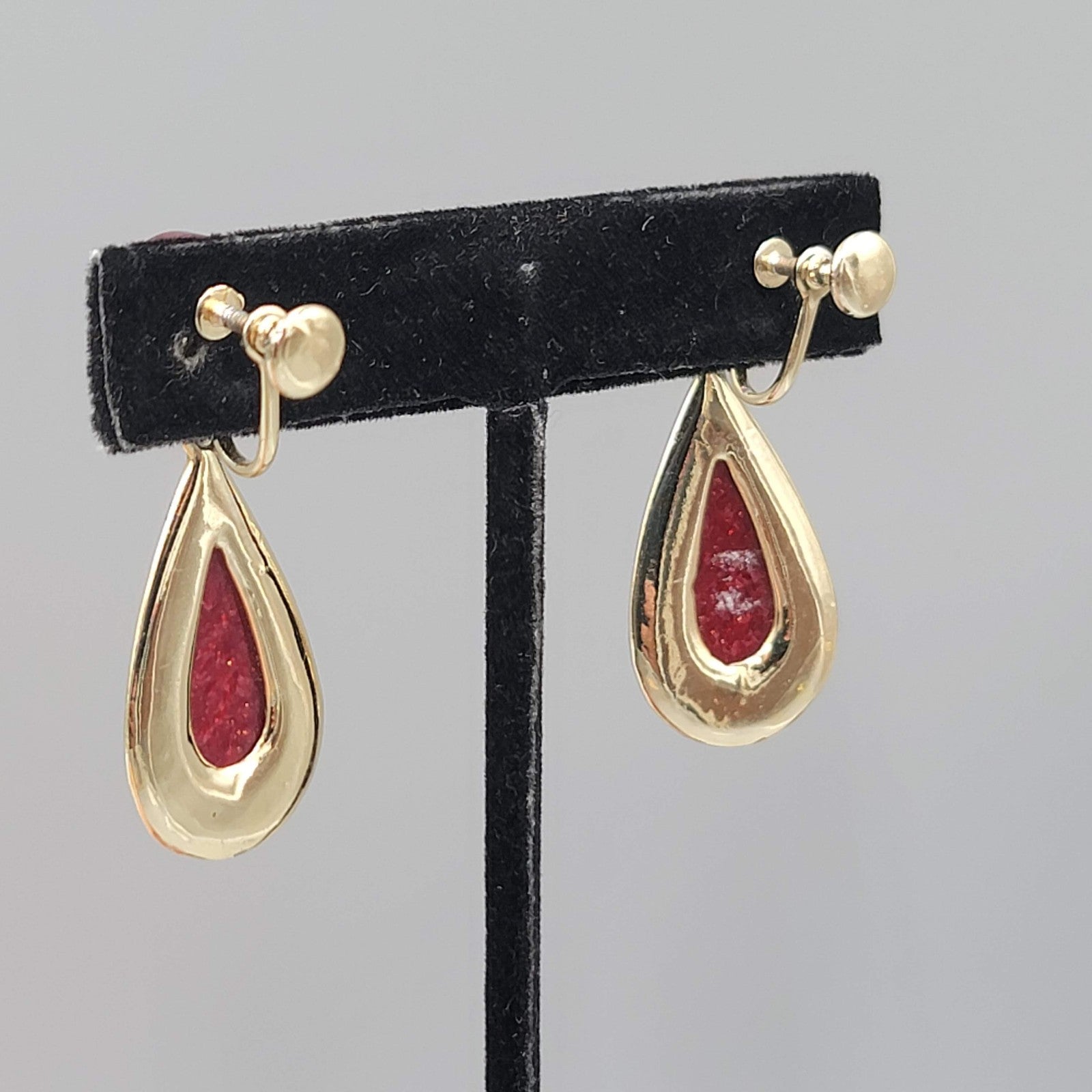 Vintage Red Glitter Resin Clip on Earrings Gold tone Dangle Screw Back 1.75 in