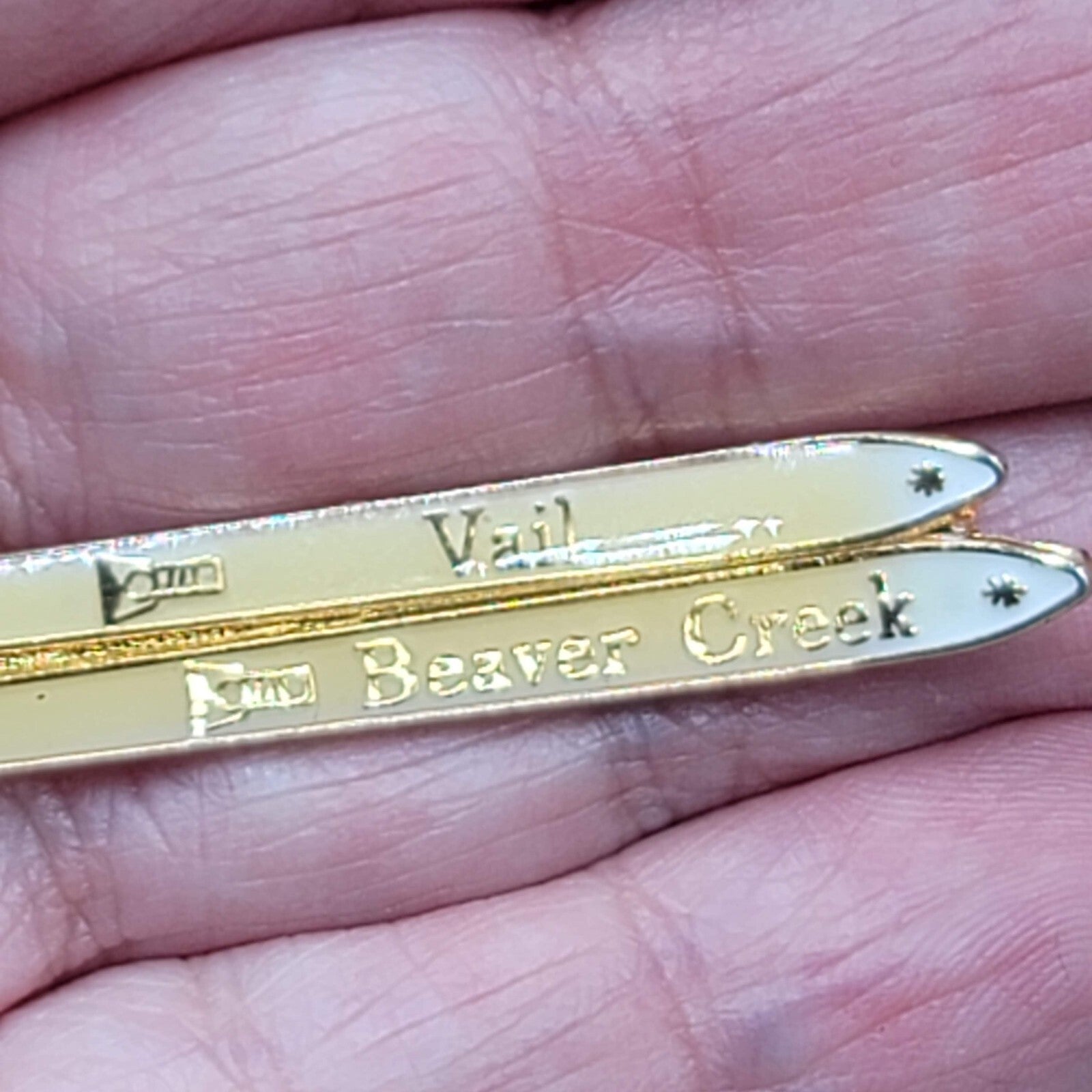 Vintage Ski Vail Beaver Creek Enamel Pin Badge Skier Skiing Travel Souvenir 1"