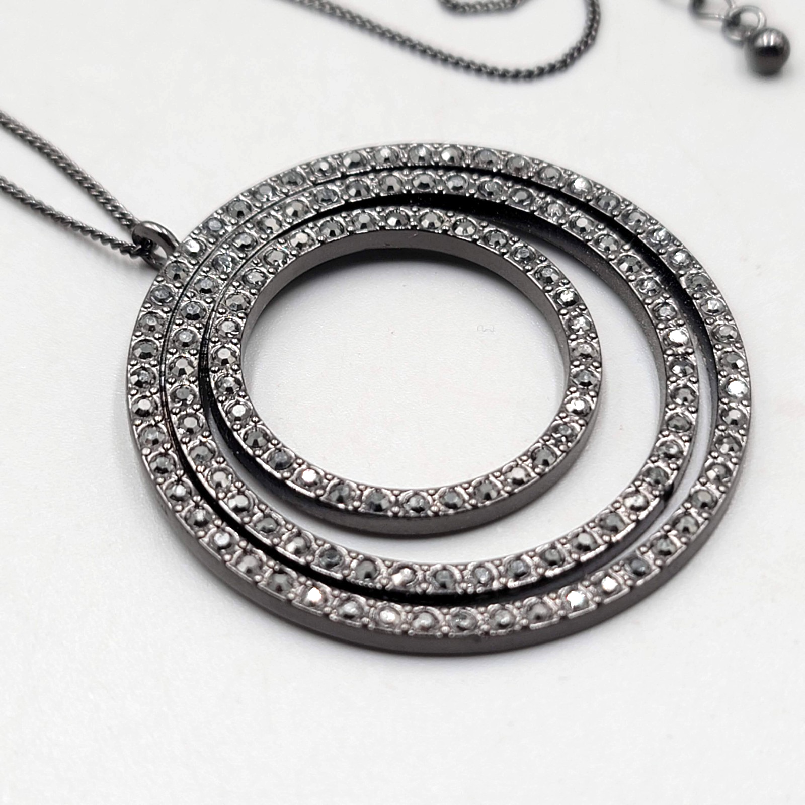 White House Black Market Necklace Black Metal Round Rhinestone Pendant 16"-18"