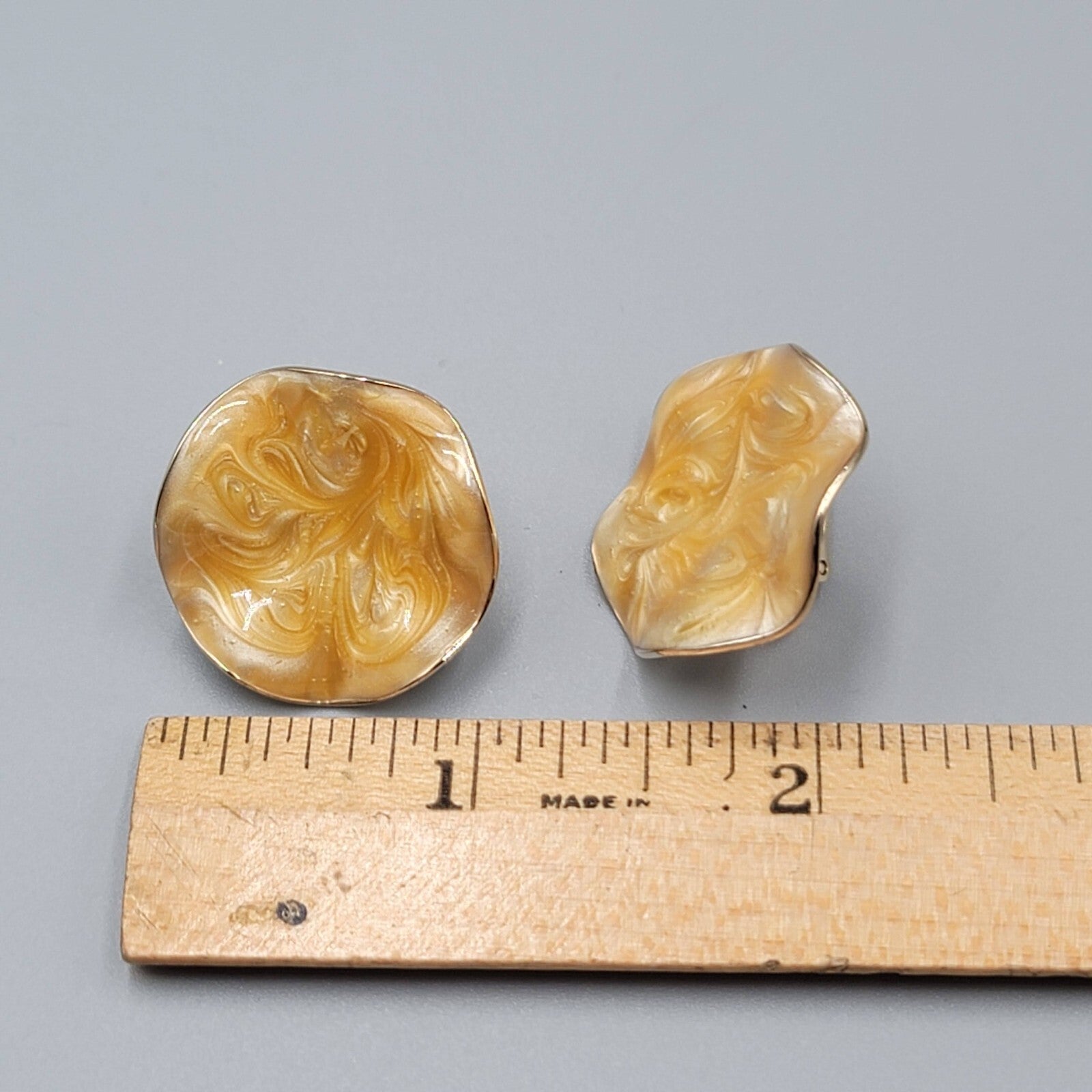 Vintage AVON Clip on Earrings Gold tone Light Orange Swirl Enamel Wavy Round 1"
