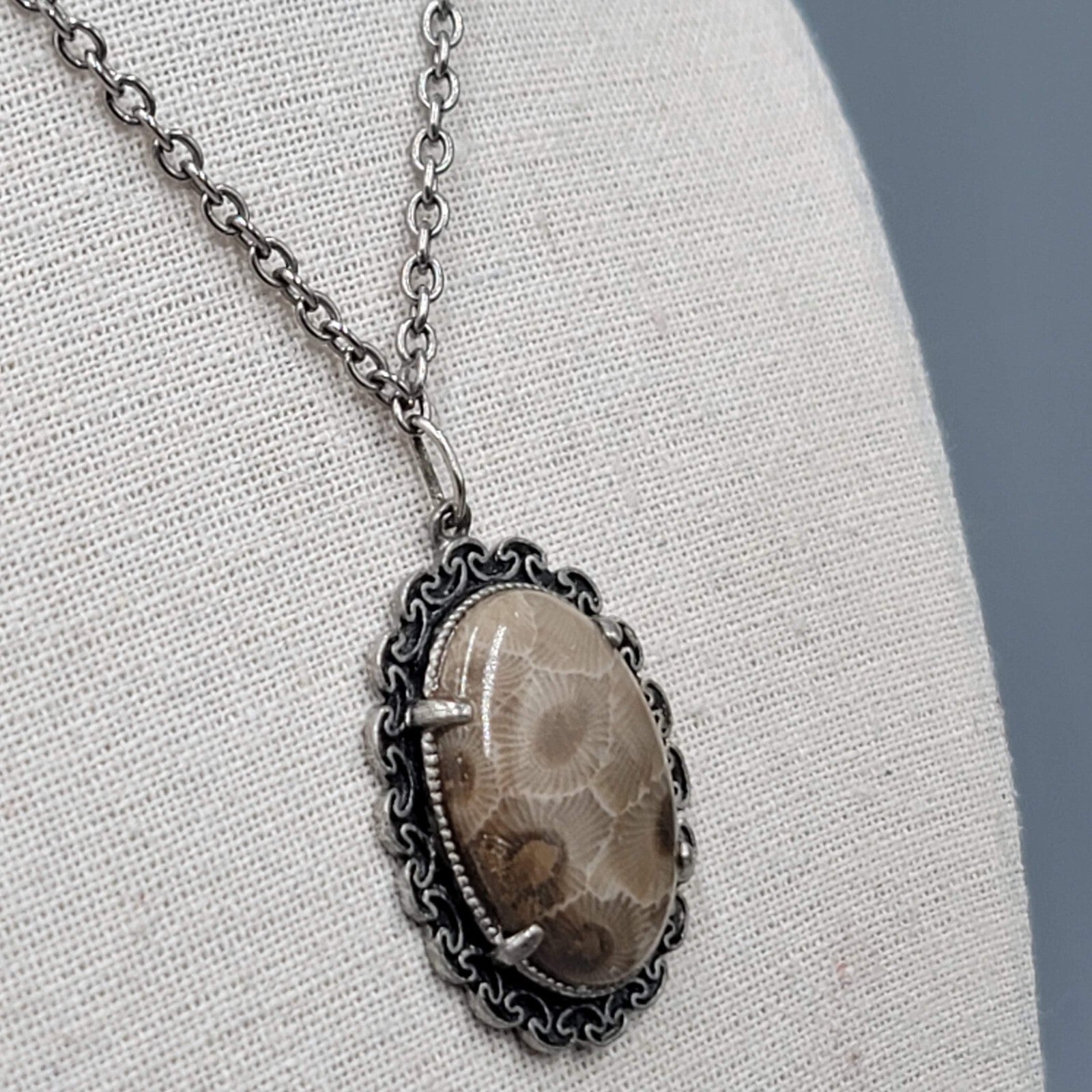 Petoskey Stone Cabochon Pendant Necklace Silver tone 24"