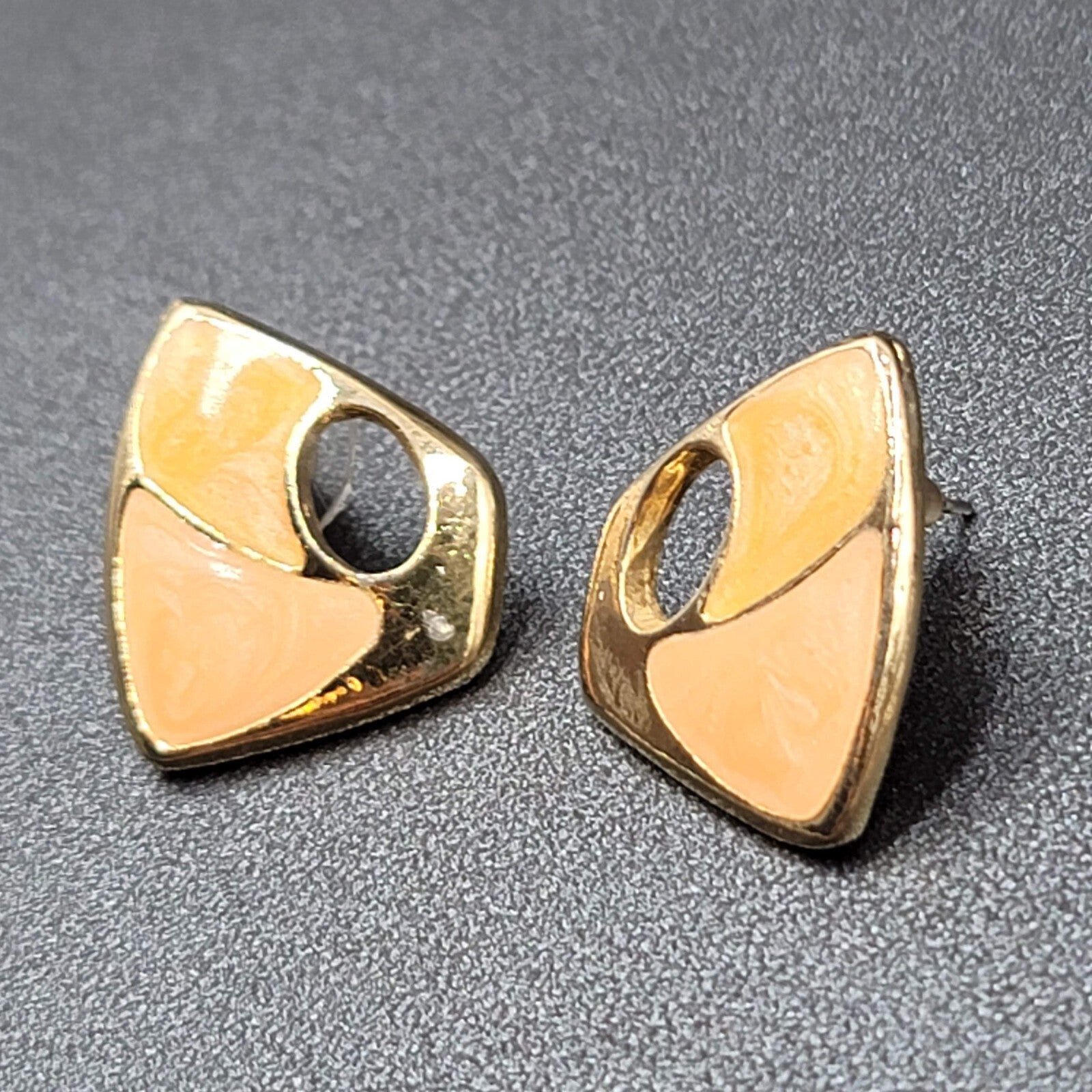 Vintage Pierced Earrings Peach Pink Enamel Gold tone Drop 3/4"