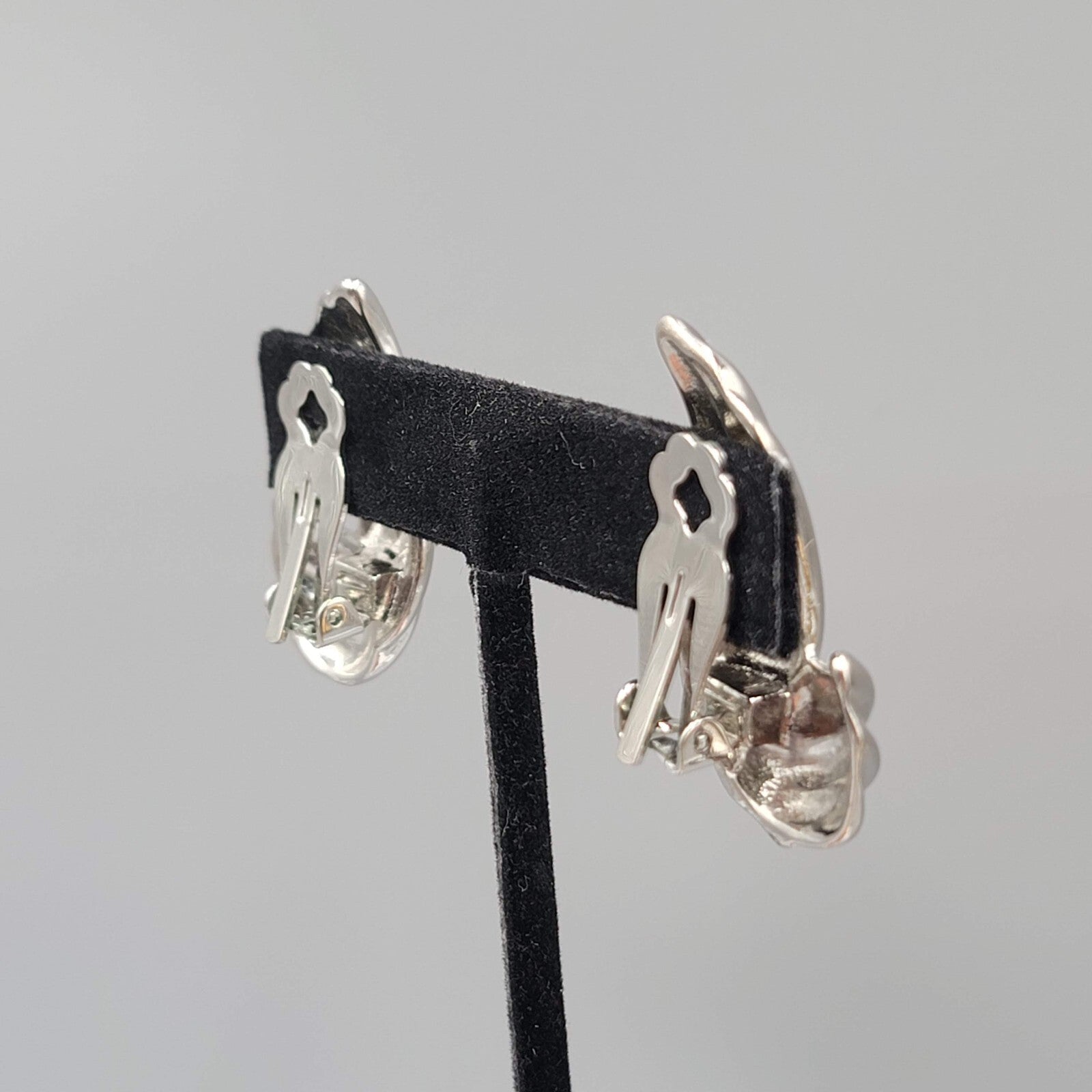 Vintage Clip on Earrings Silver tone Swirl Climber 1 3/8"
