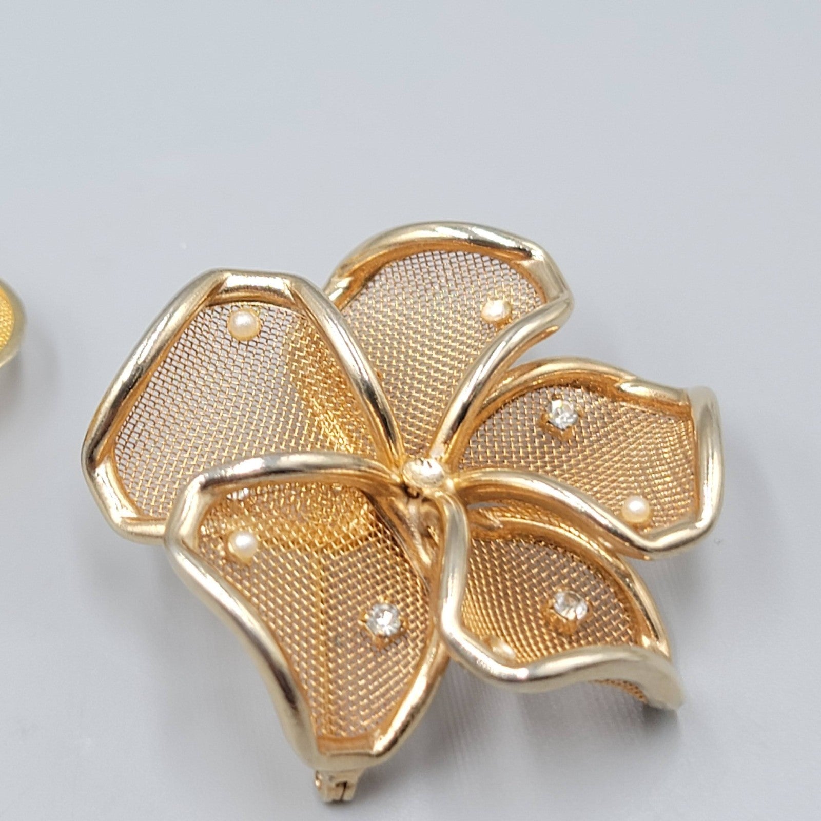 Vintage Brooch Lot of 2 Mesh Flower Butterfly Gold tone Estate Jewelry
