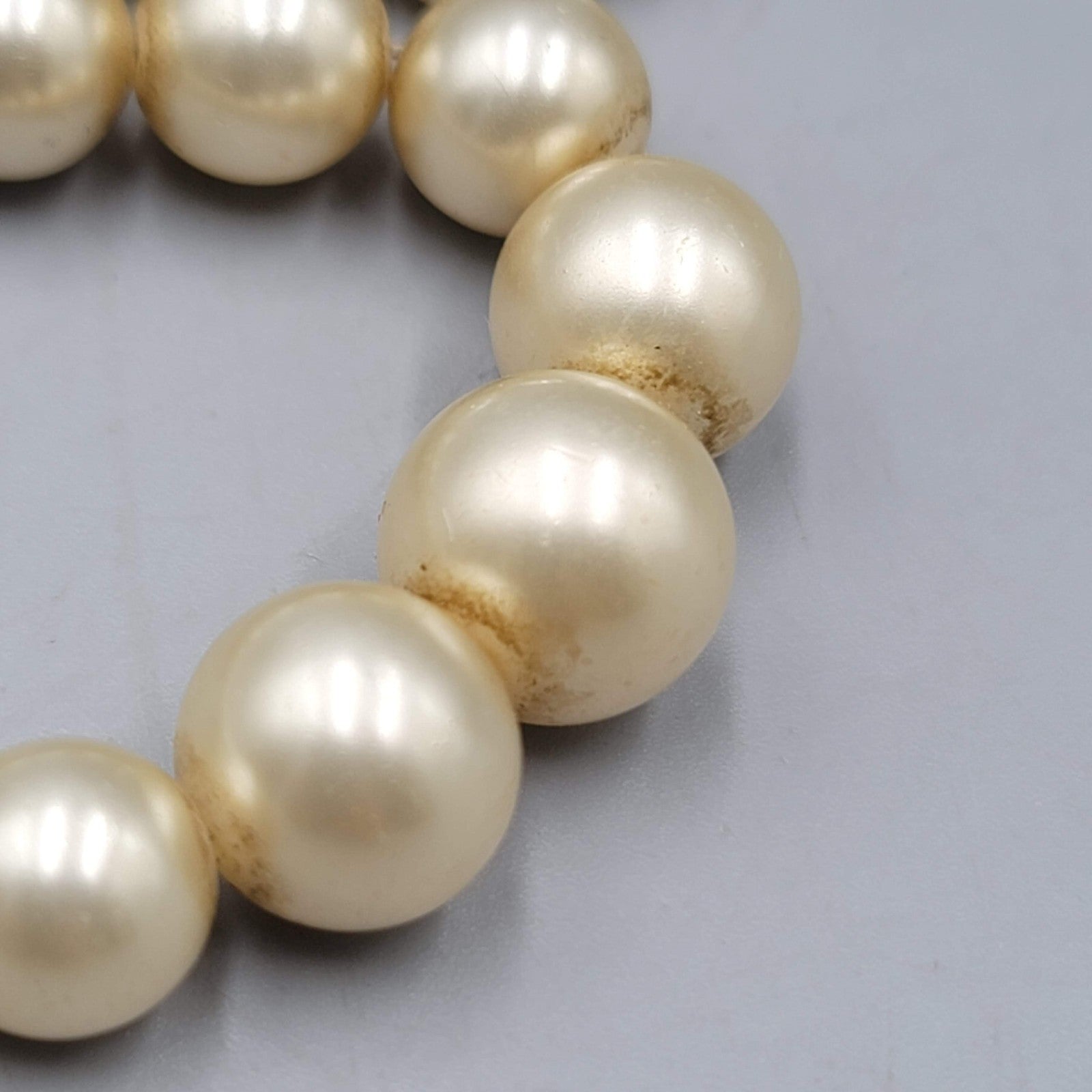 Vintage Glass Imitation Pearls Necklace Graduated Beads 15 in Needs Cleaning