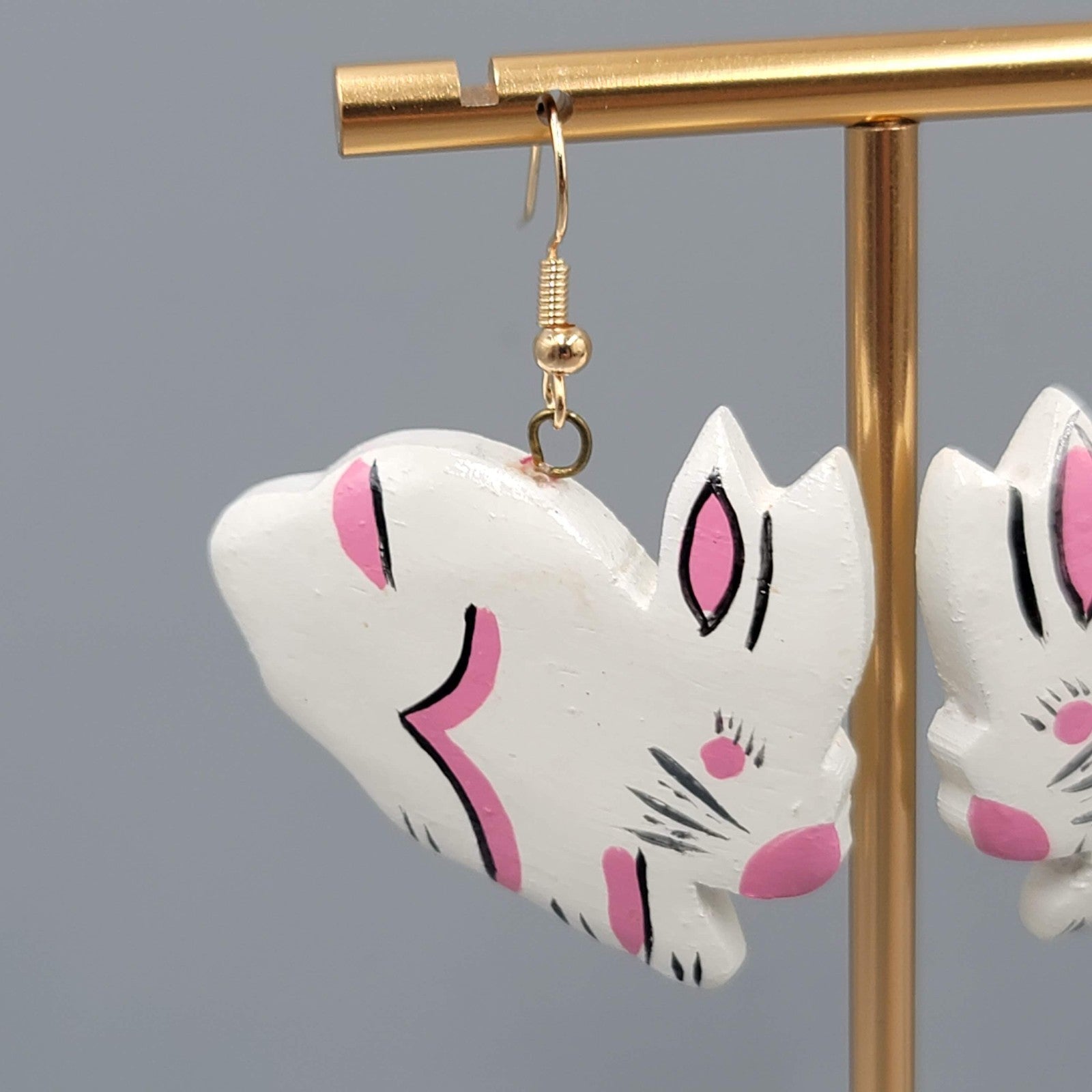 Vintage Wood Bunny Rabbit Pierced Earrings Gold tone Dangle Hand Painted 1.5 in