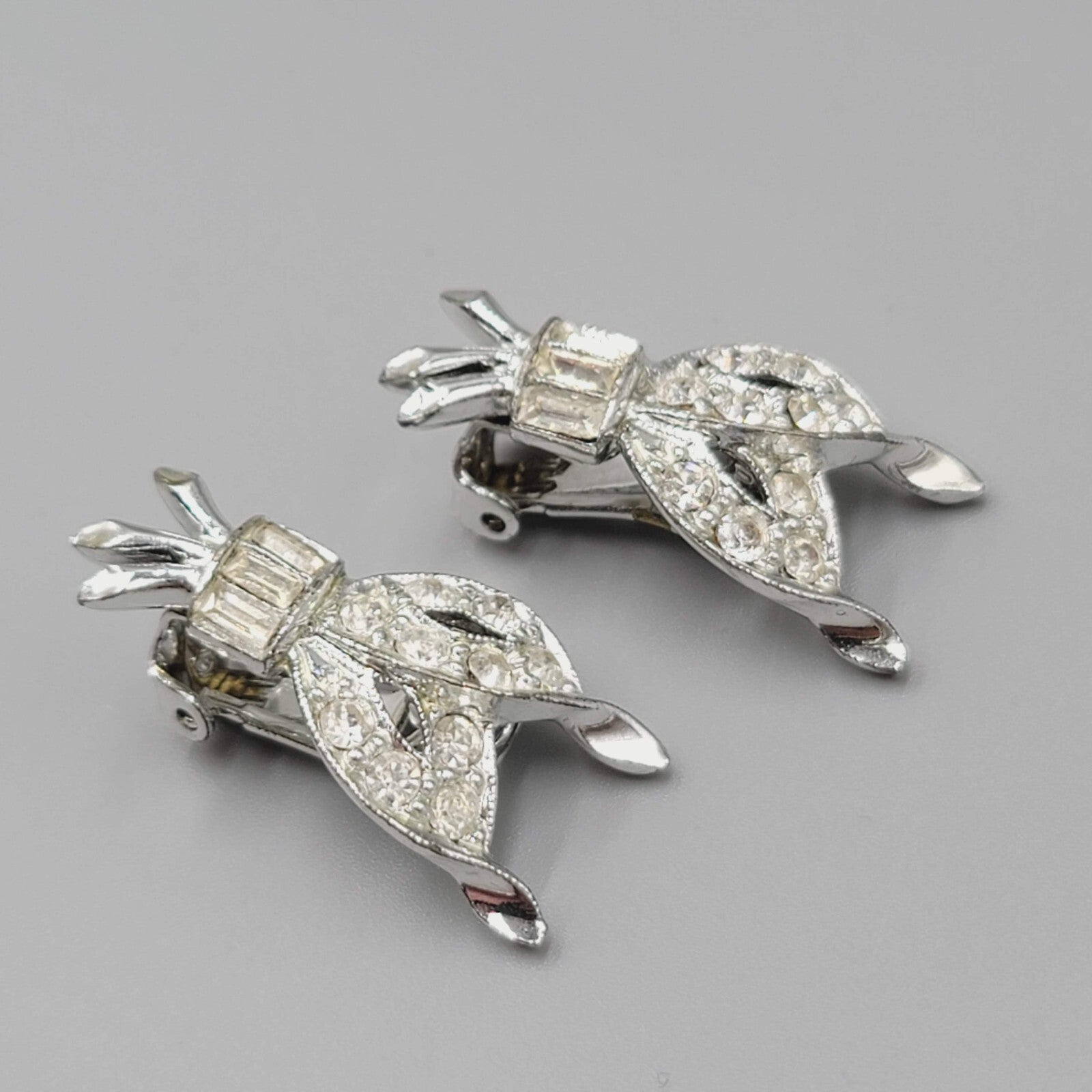 Vintage Rhinestone Clip on Earrings Silver toneUnique Design 1.25"