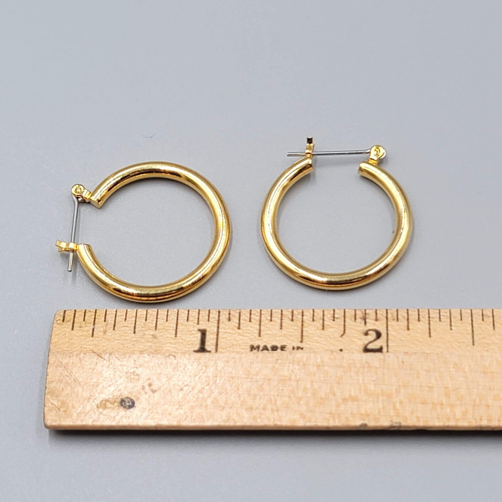 Pierced Earrings Gold tone Round Hoops 7/8"