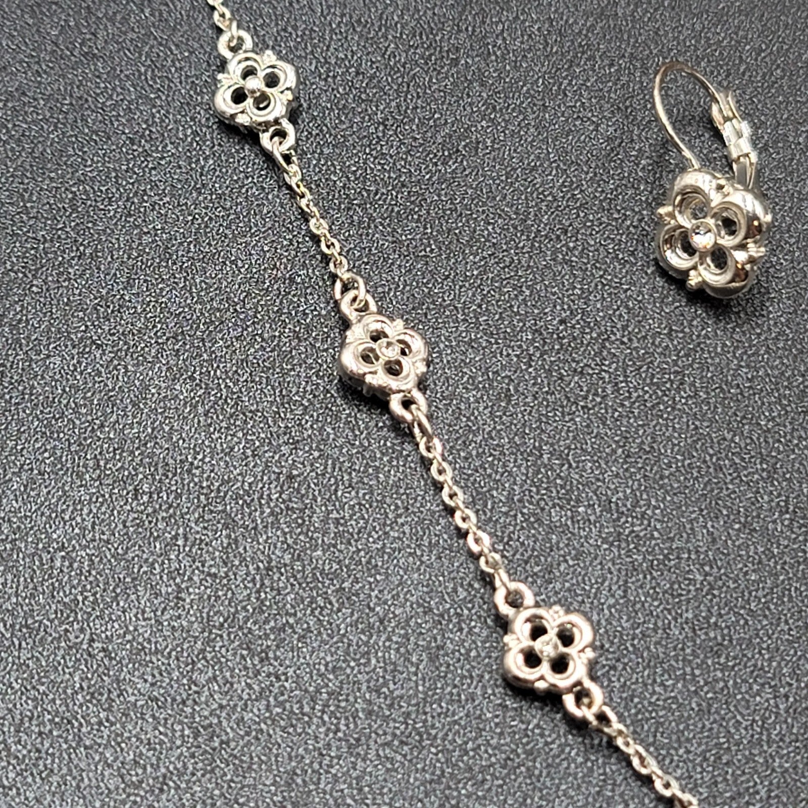 Avon Clover Y Necklace and Pierced Earring Set Crystal Silver Plated 17" 1/2"