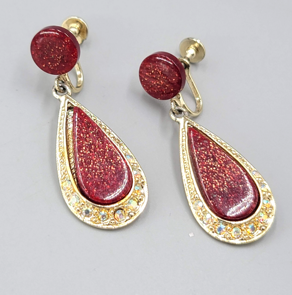 Vintage Red Glitter Resin Clip on Earrings Gold tone Dangle Screw Back 1.75 in