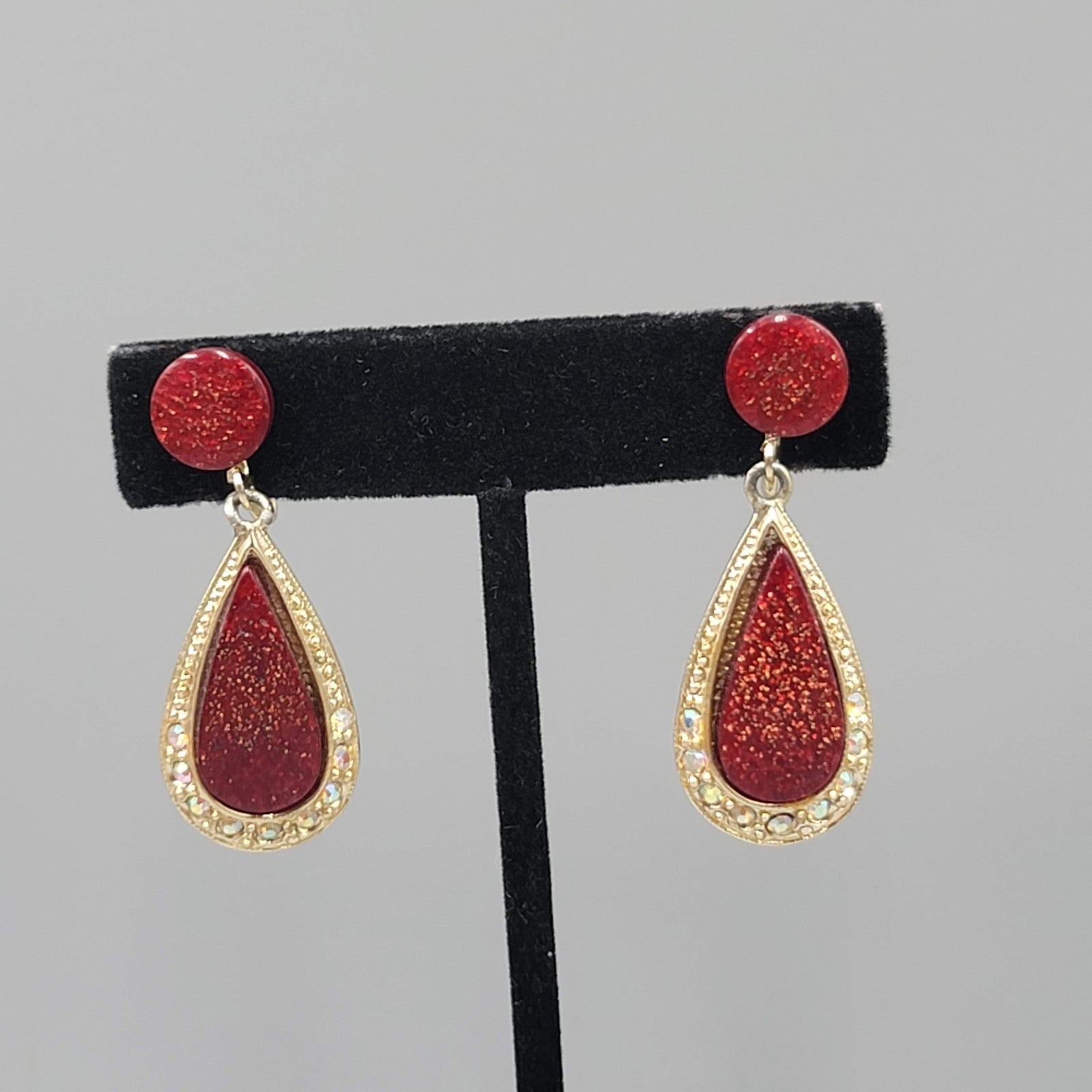 Vintage Red Glitter Resin Clip on Earrings Gold tone Dangle Screw Back 1.75 in