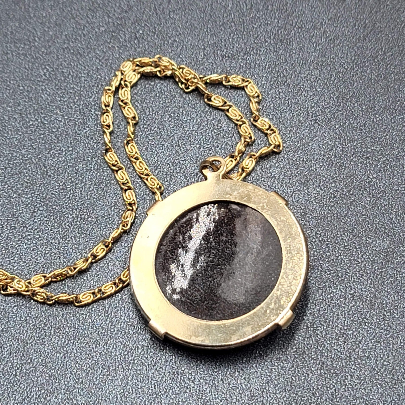 Vintage Enamel over Metal Flower Pendant Gold tone S Chain Necklace 15"