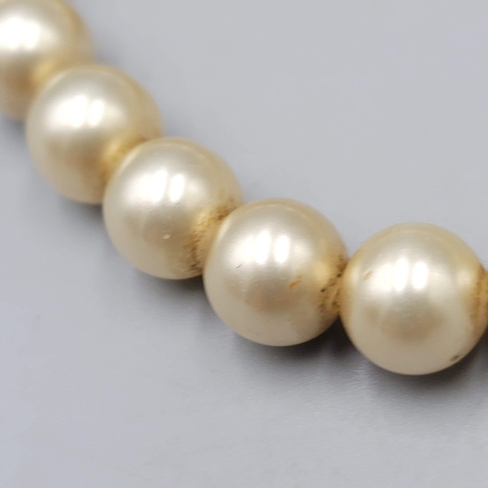 Vintage Glass Imitation Pearls Necklace Graduated Beads 15 in Needs Cleaning