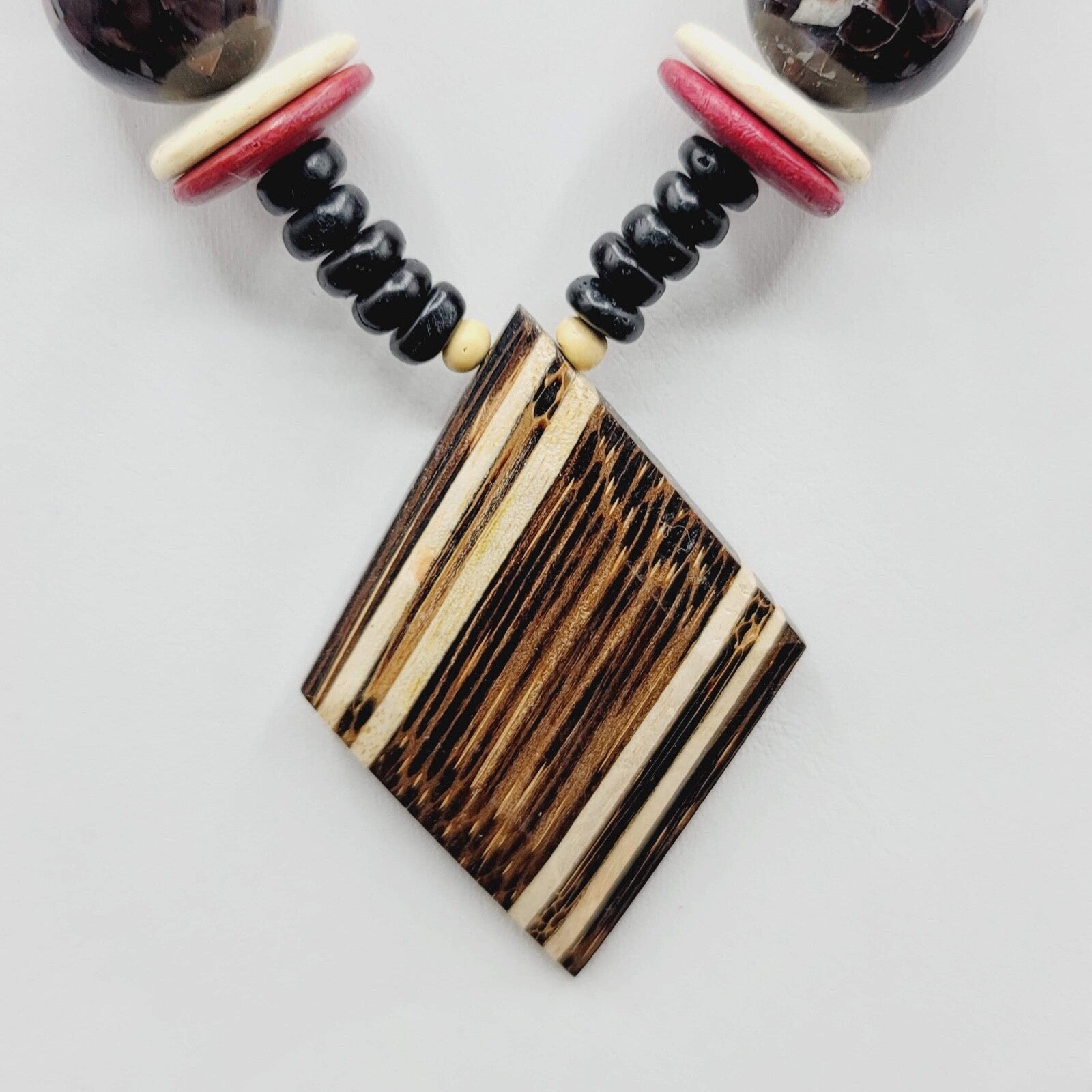 Safari African Giraffe Carved Wood Beaded Necklace Vintage 28"