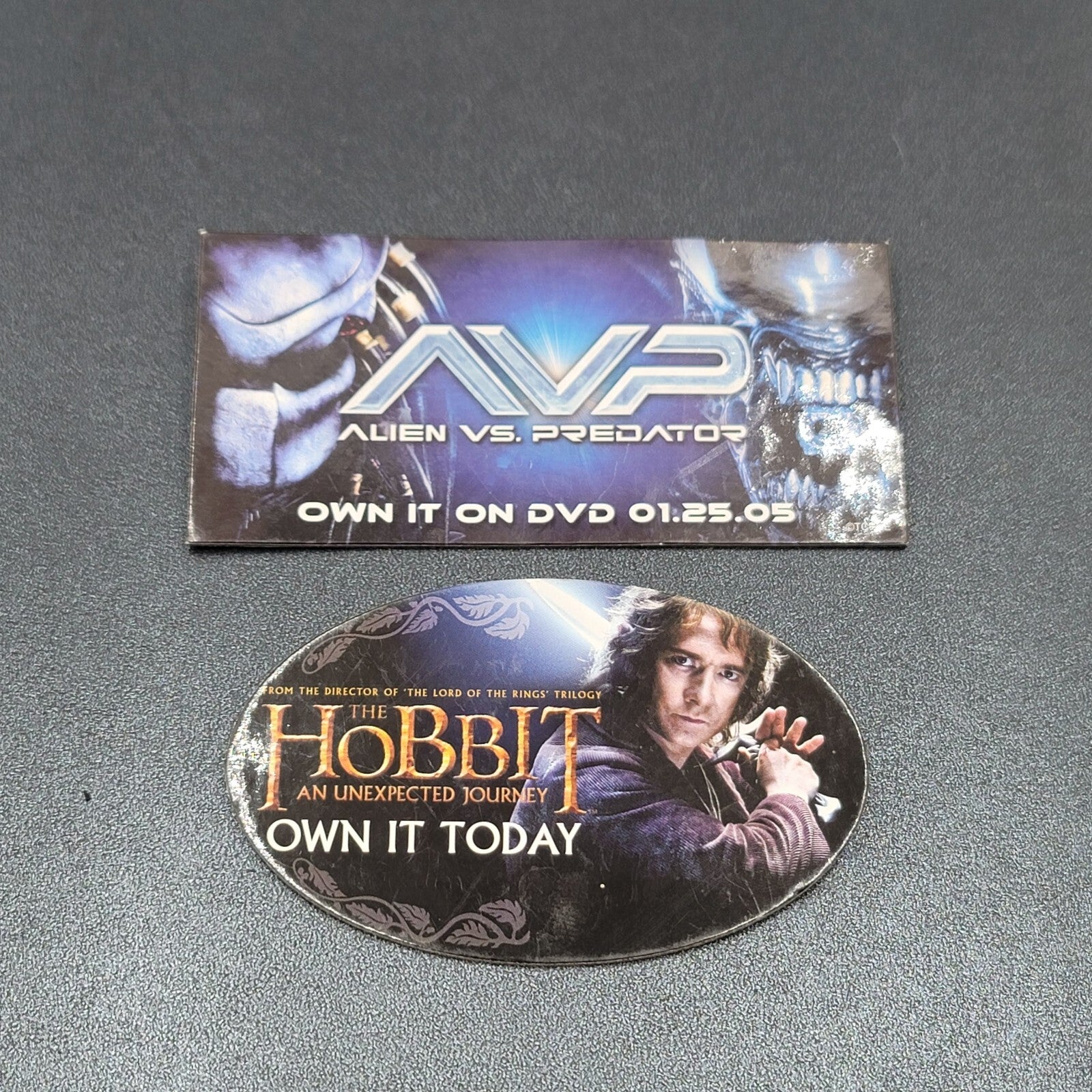 Vintage Lot Movie Promo Pin Back Buttons Pins Alien Vs Predator The Hobbit