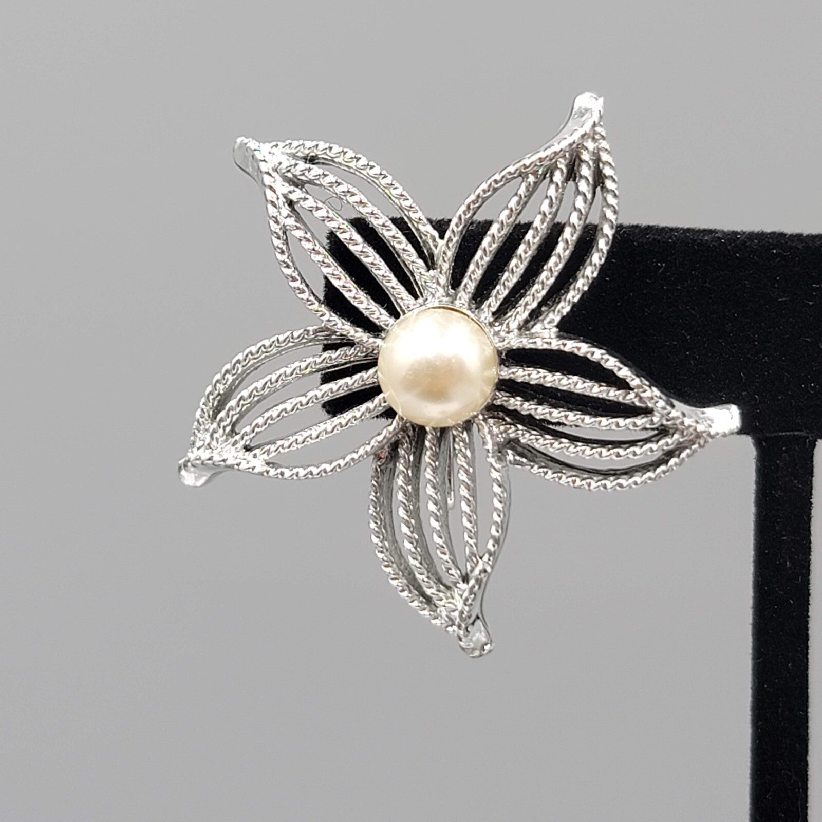 Vintage Flower Clip on Earrings Silver tone Sarah Cov White Faux Pearl 1.5"