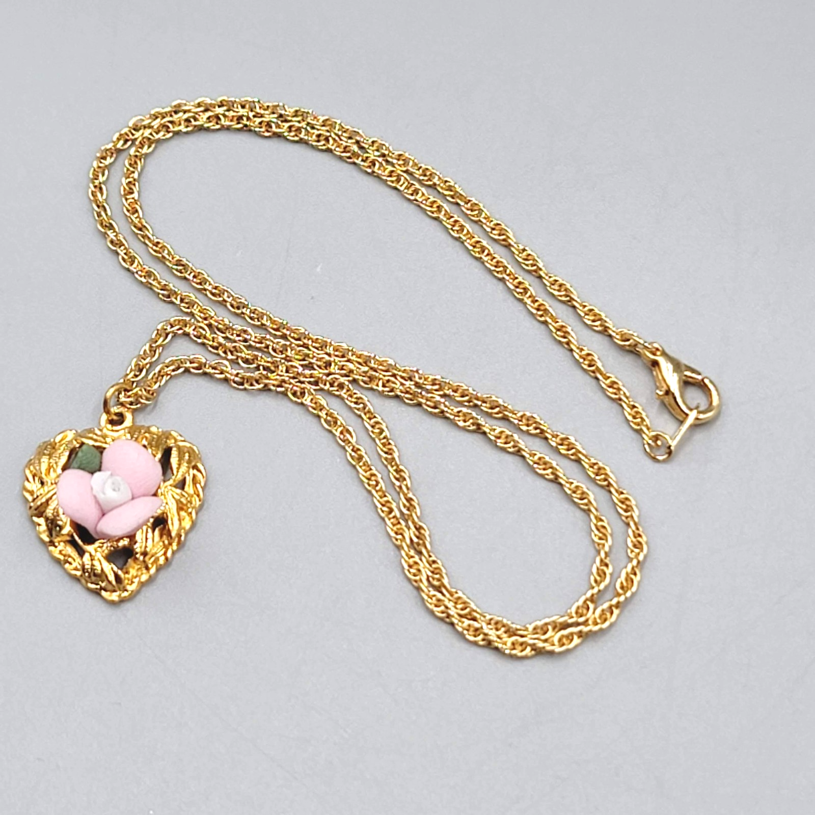 Vintage Heart Necklace Gold Tone Pink Porcelain Flower Pendant Rope Chain 18"
