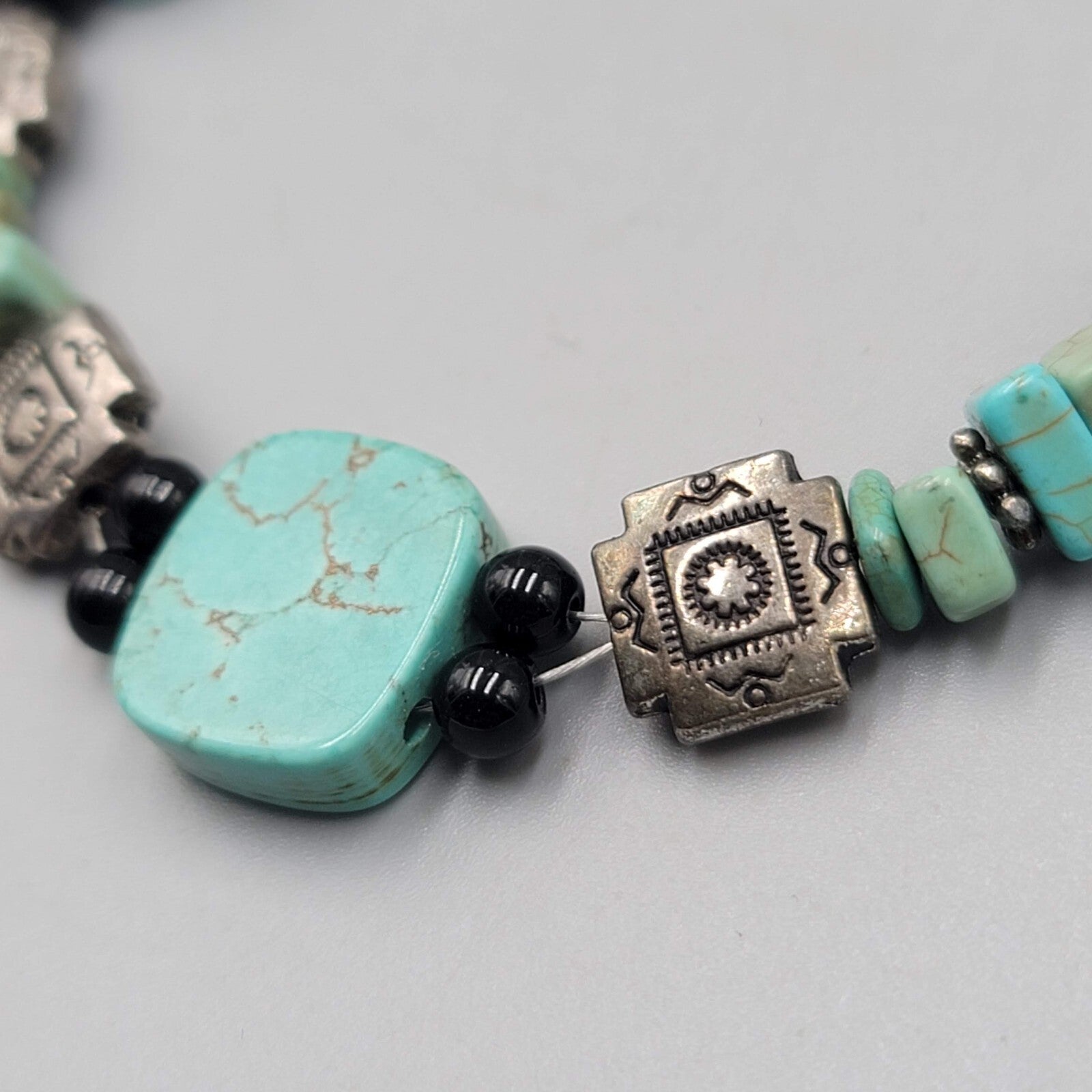 Vintage Southwest Bead Bracelet Turquoise Silver tone Magnet Closure 7.25"