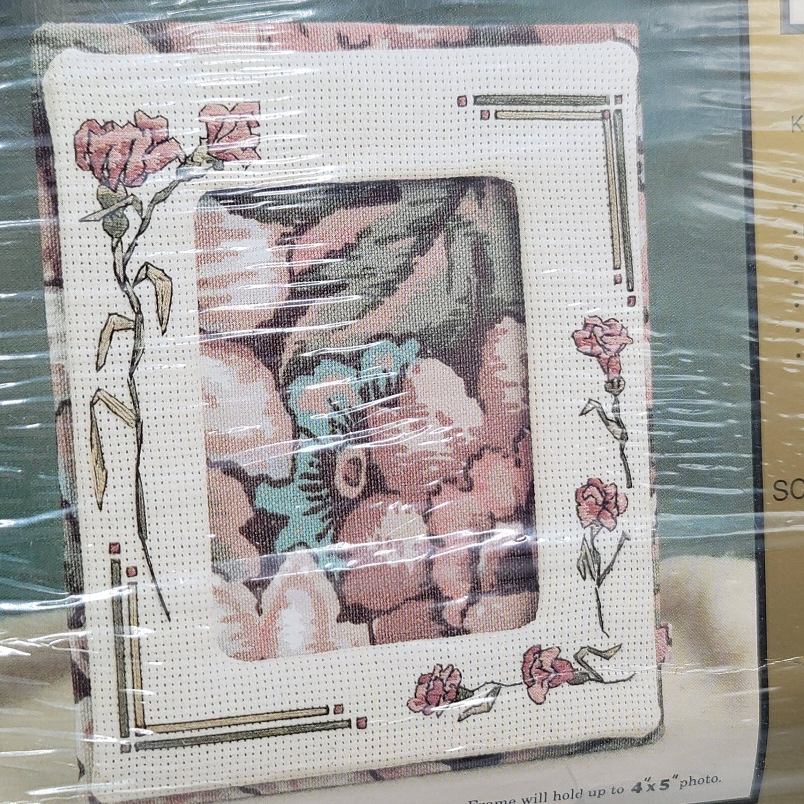 Old World Collection Stitchery Kit Embroidery Photo Frame Kit 4x6" Vintage Craft