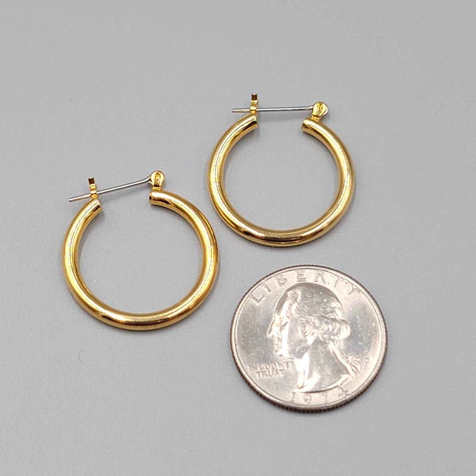 Pierced Earrings Gold tone Round Hoops 7/8"