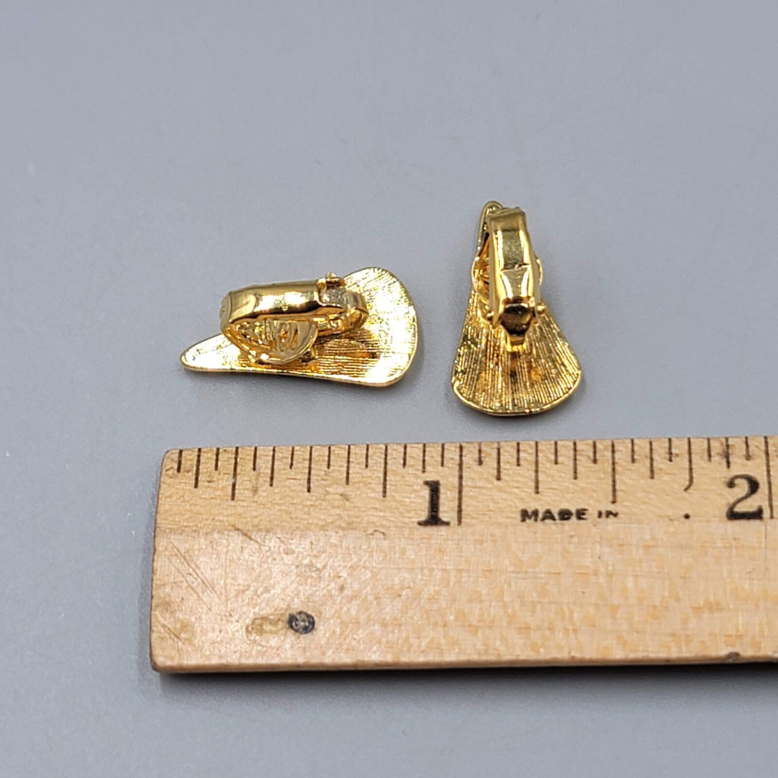 Vintage Clip on Earrings Glitter Gold tone Black Enamel Drop 3/4"