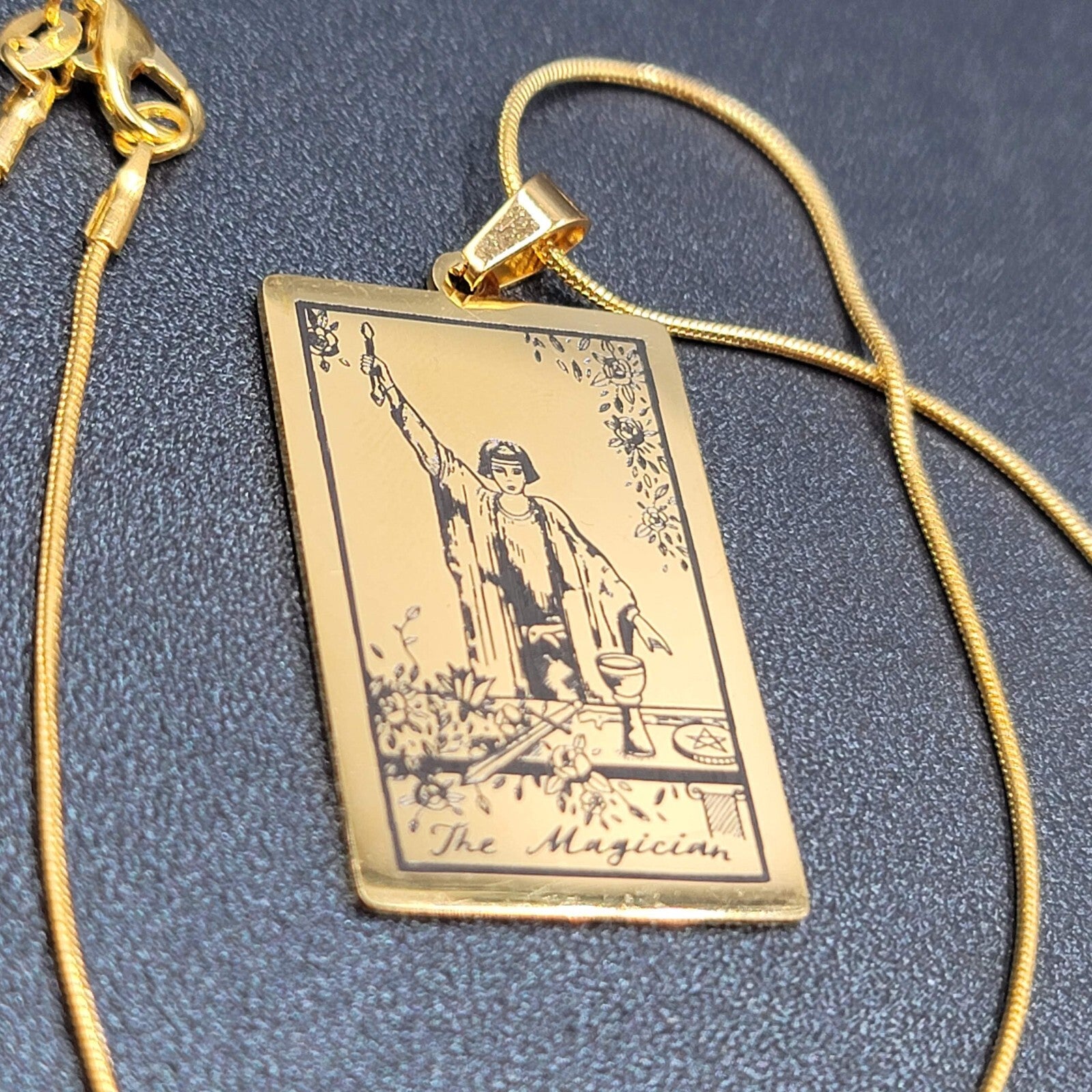 The MAGICIAN Tarot Card Pendant Necklace Major Arcana Gold tone 18”.