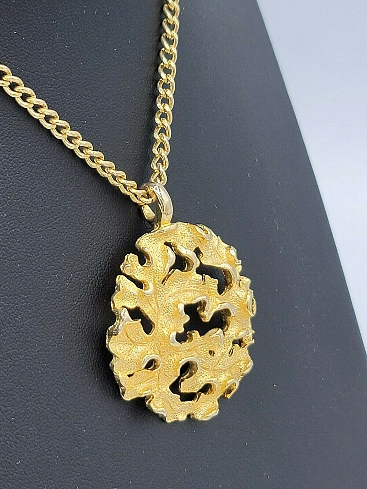 Vintage Necklace Gold tone Modernist Pendant 1 5/8" Statement Jewelry 24"