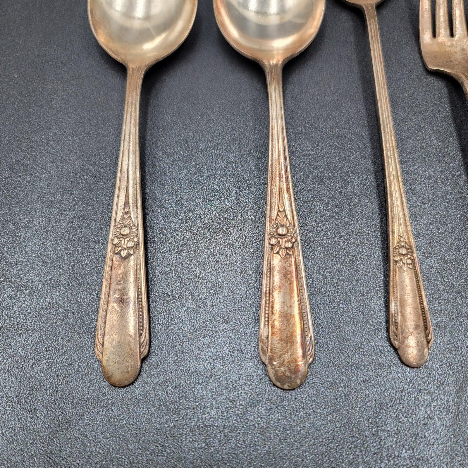 Vintage Wm Rogers Silver plate Flatware Mixed Lot Matching Pattern Spoon Fork
