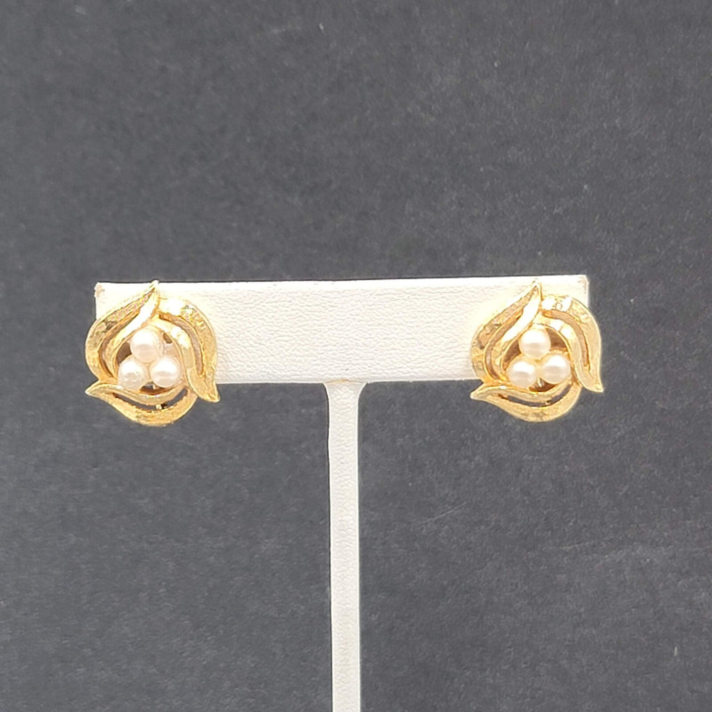 Vintage Clip on Earrings Textured Gold tone Faux Pearl Studs 3/4"