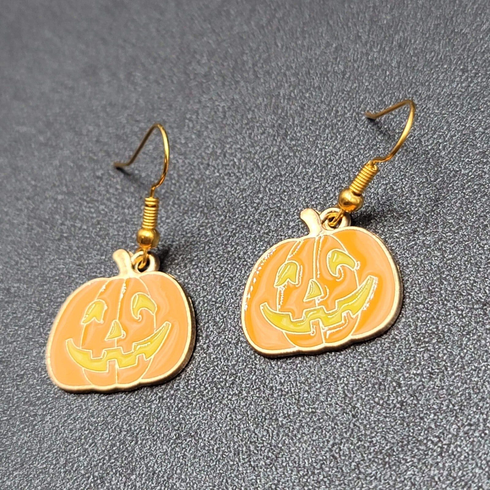 New Jack o Lantern Pumpkin Pierced Earrings Gold tone Enamel Dangle 3/4"
