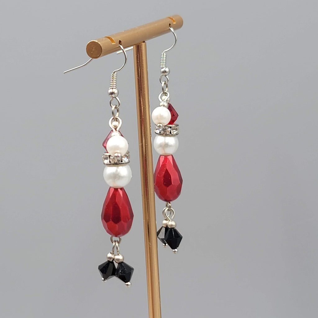 Santa Claus Beaded Pierced Earrings Silver tone Dangle Christmas  2.25 in