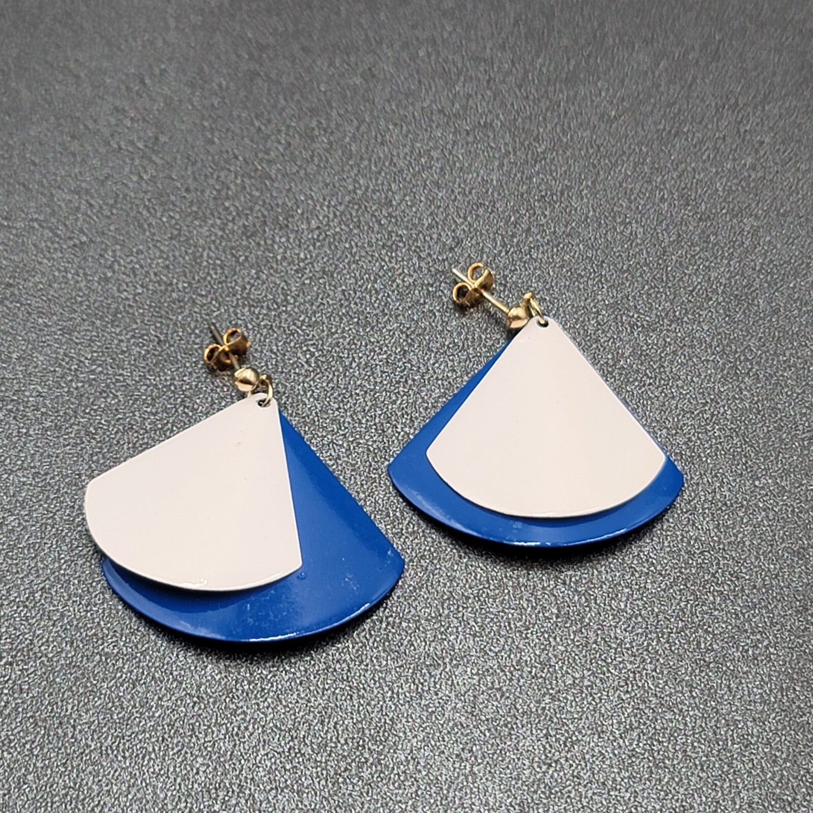 Vintage Pierced Earrings Blue White Enamel Triangle Dangle 1.5"