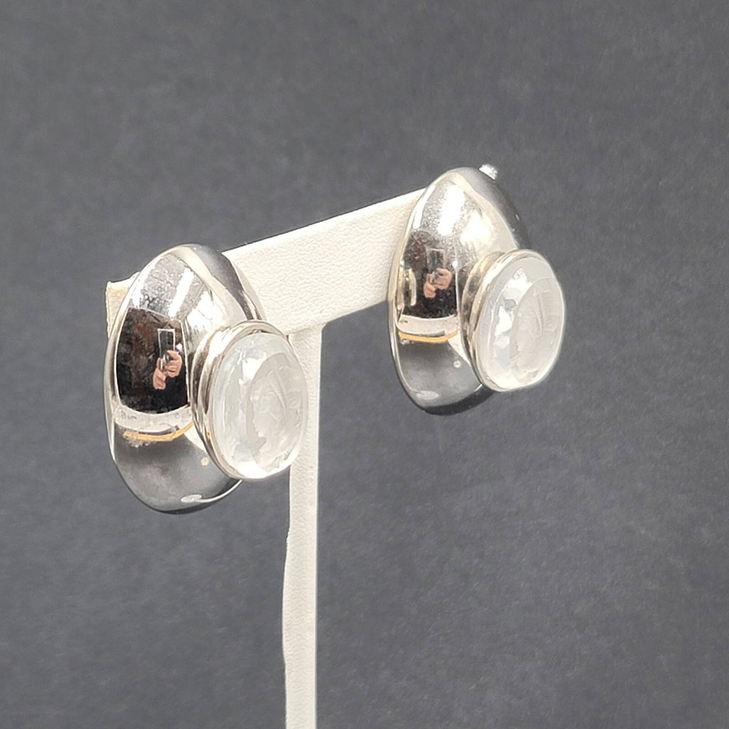 Vintage ELLEN DESIGNS Clip on Earrings Silver tone Glass Intaglio Cameo 1 3/8"
