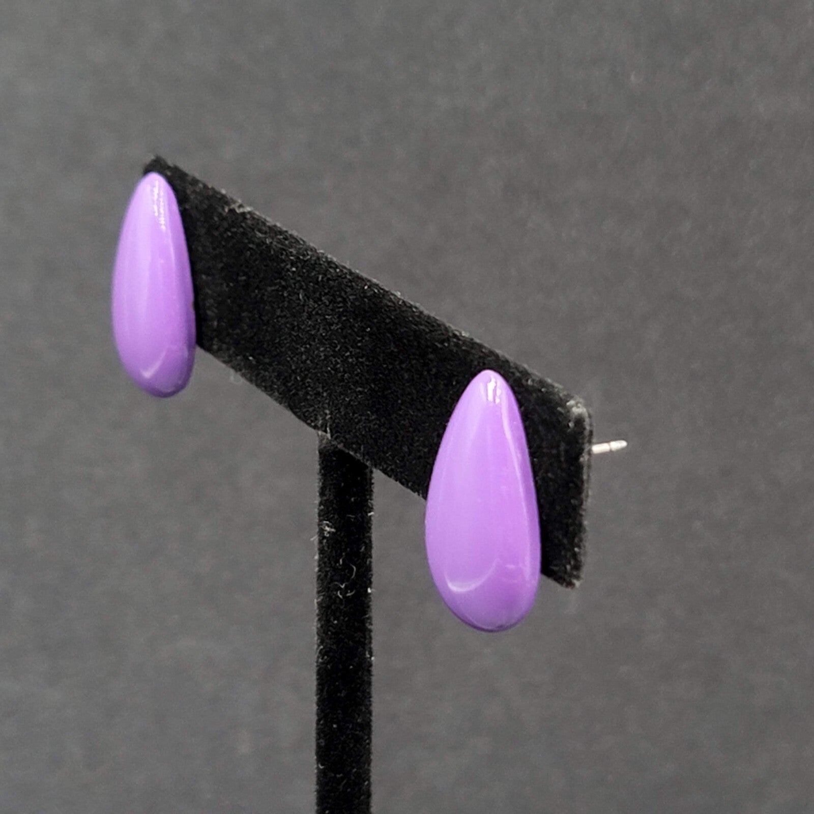 Vintage Pierced Earrings Purple Enamel over Metal Teardrop Drop Studs 3/4"