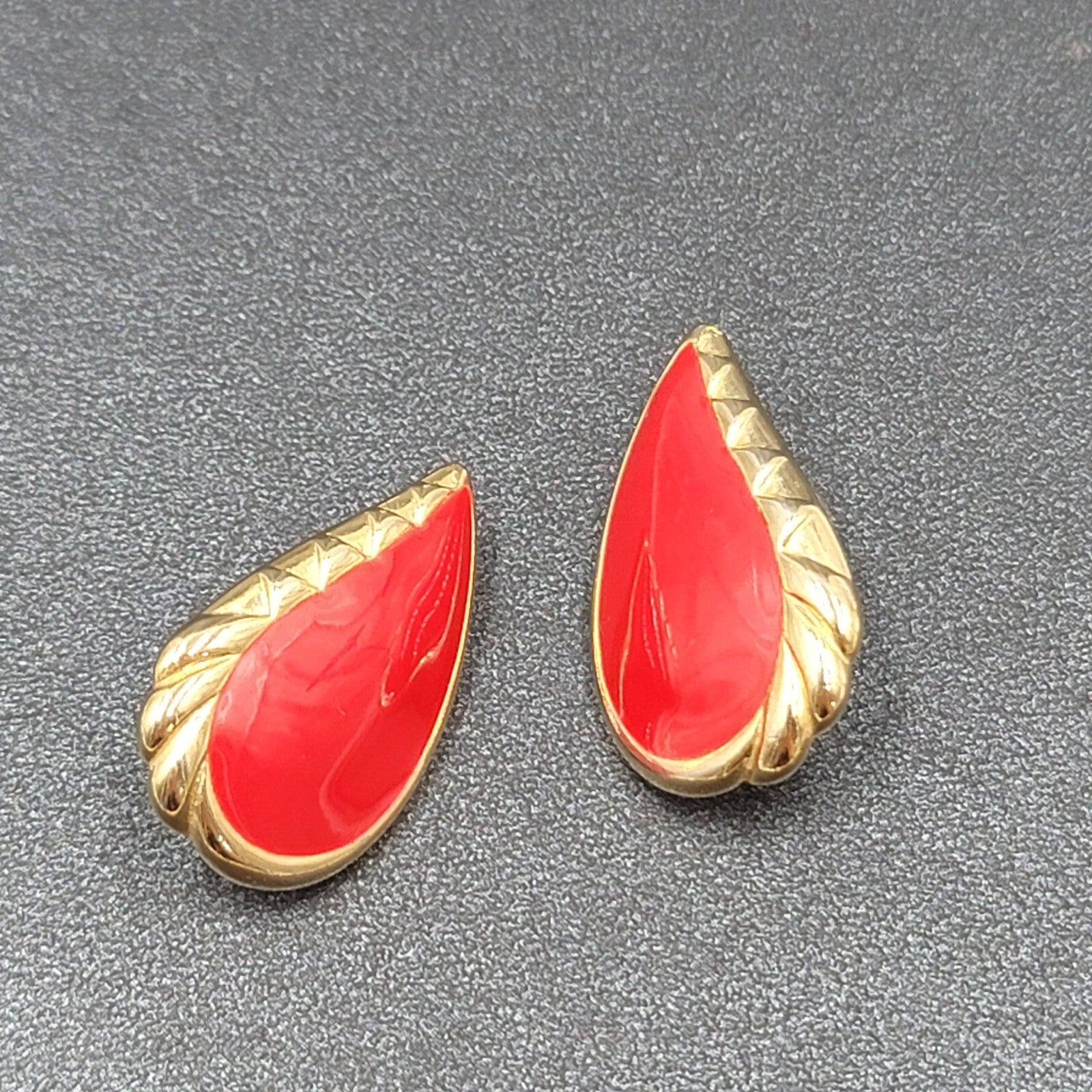 Vintage Pierced Earrings Gold tone Red Enamel Drop Teardrop 1.25"