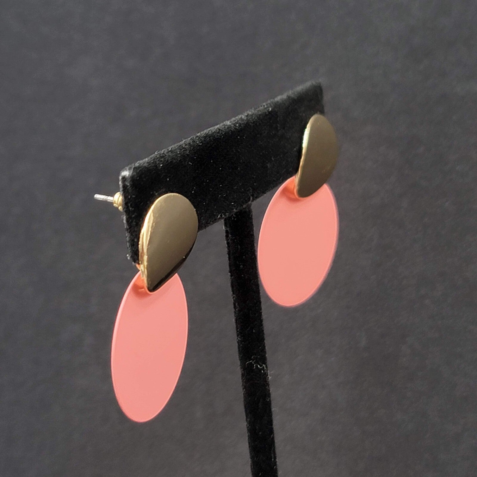 Pierced Earrings Gold tone Matte Pink Enamel Disc Dangle 1.25"