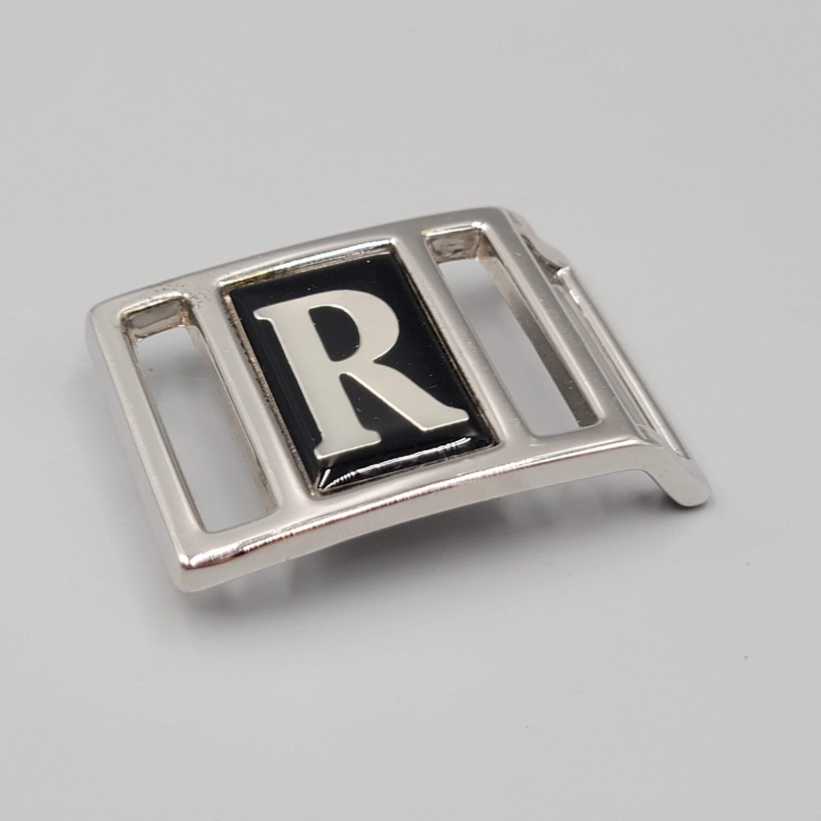 1983 AVON VINTAGE BELT BUCKLE INITIAL R SILVER TONE METAL BLACK ACCENT