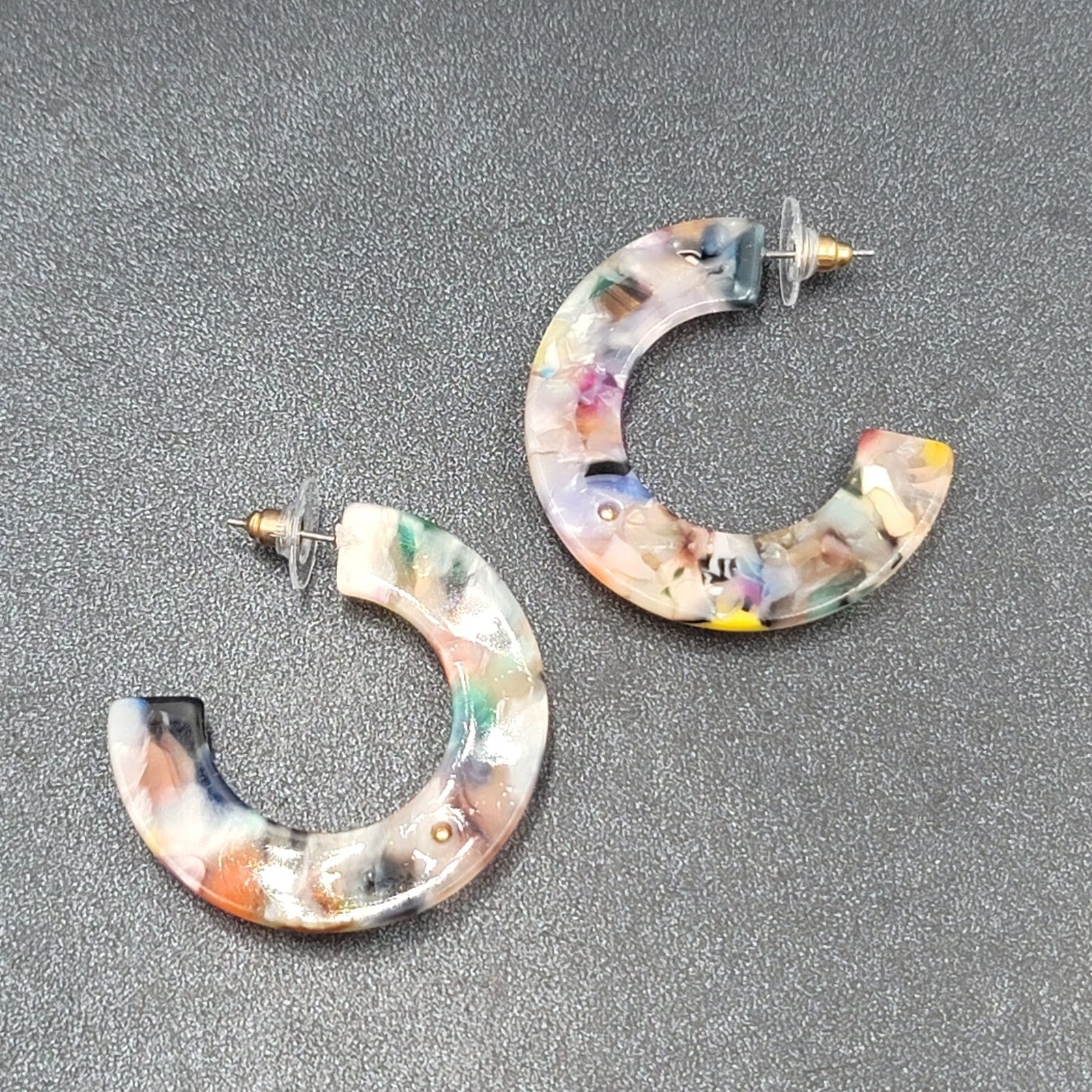 Pierced Earrings Confetti Acrylic Gold tone Rhinestones Hoops Dangle 1.5"