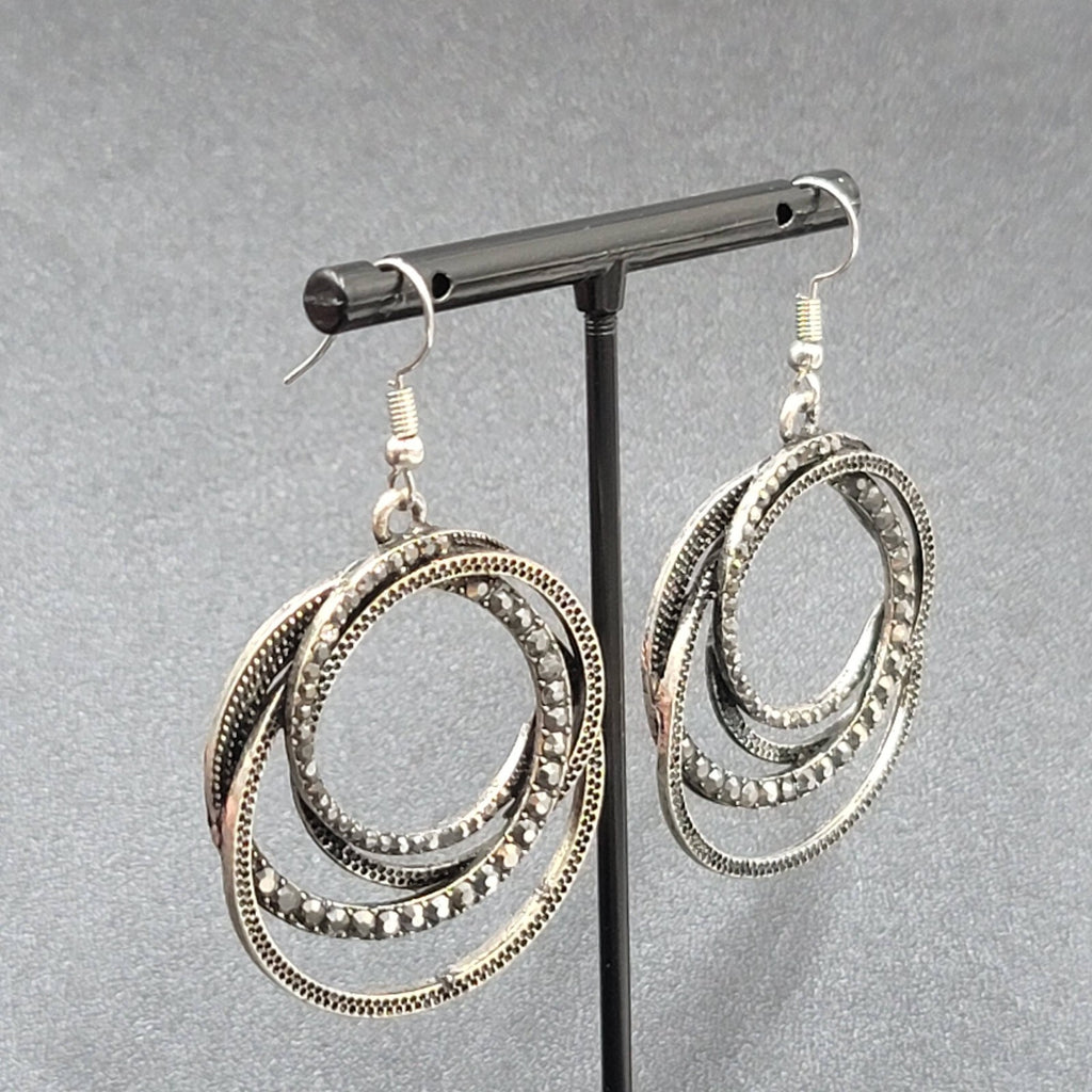 Pierced Earrings Black Metal Circle Hoops Dangle 1.75"