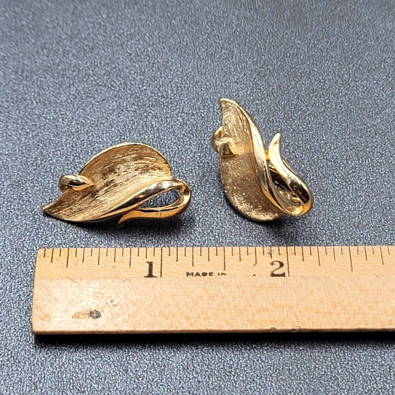 Vintage Emmons Clip on Earrings Gold Plated Climber Leaves 1 1/8"