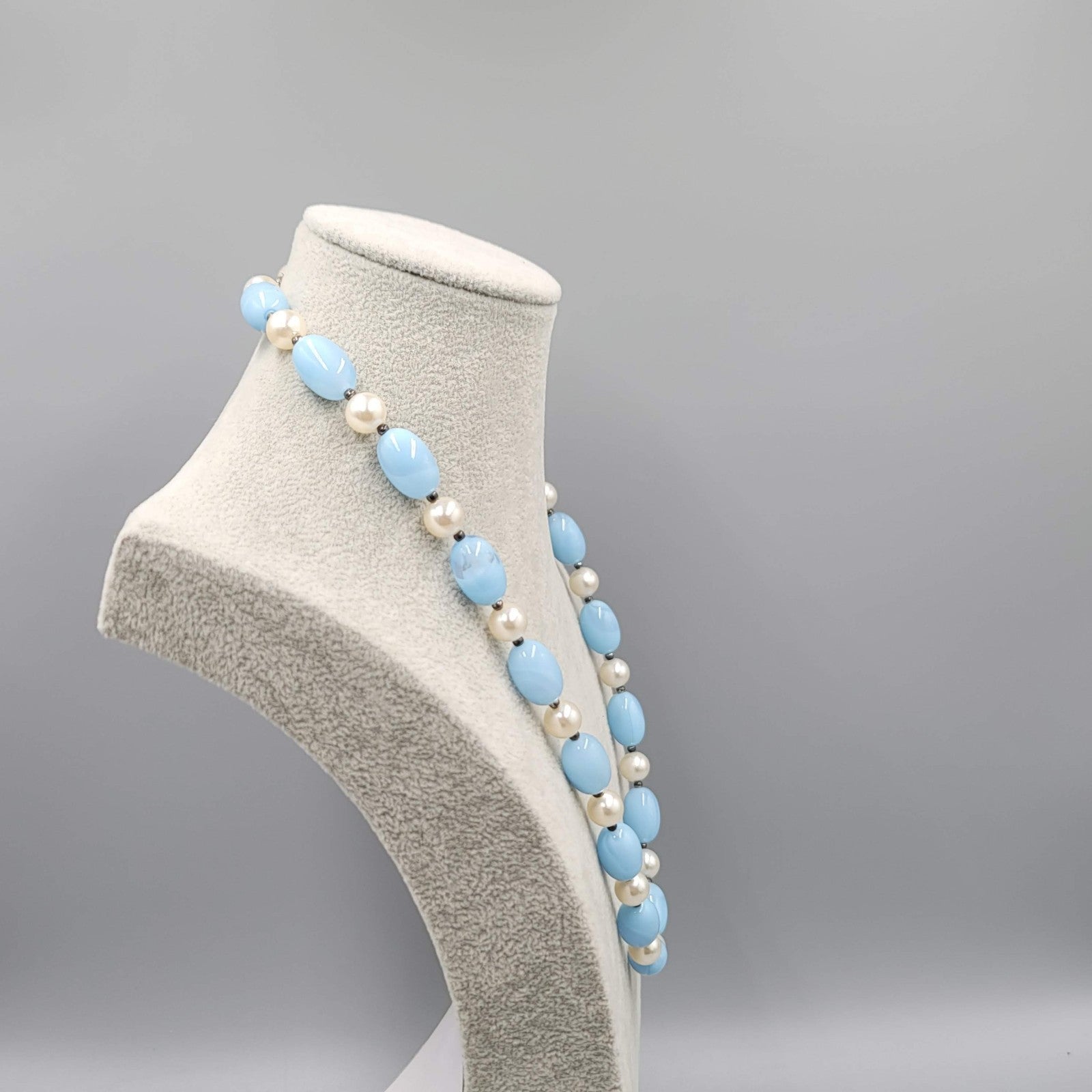 Vintage Swirl Blue Acrylic Necklace White Silver tone Beads 24 in