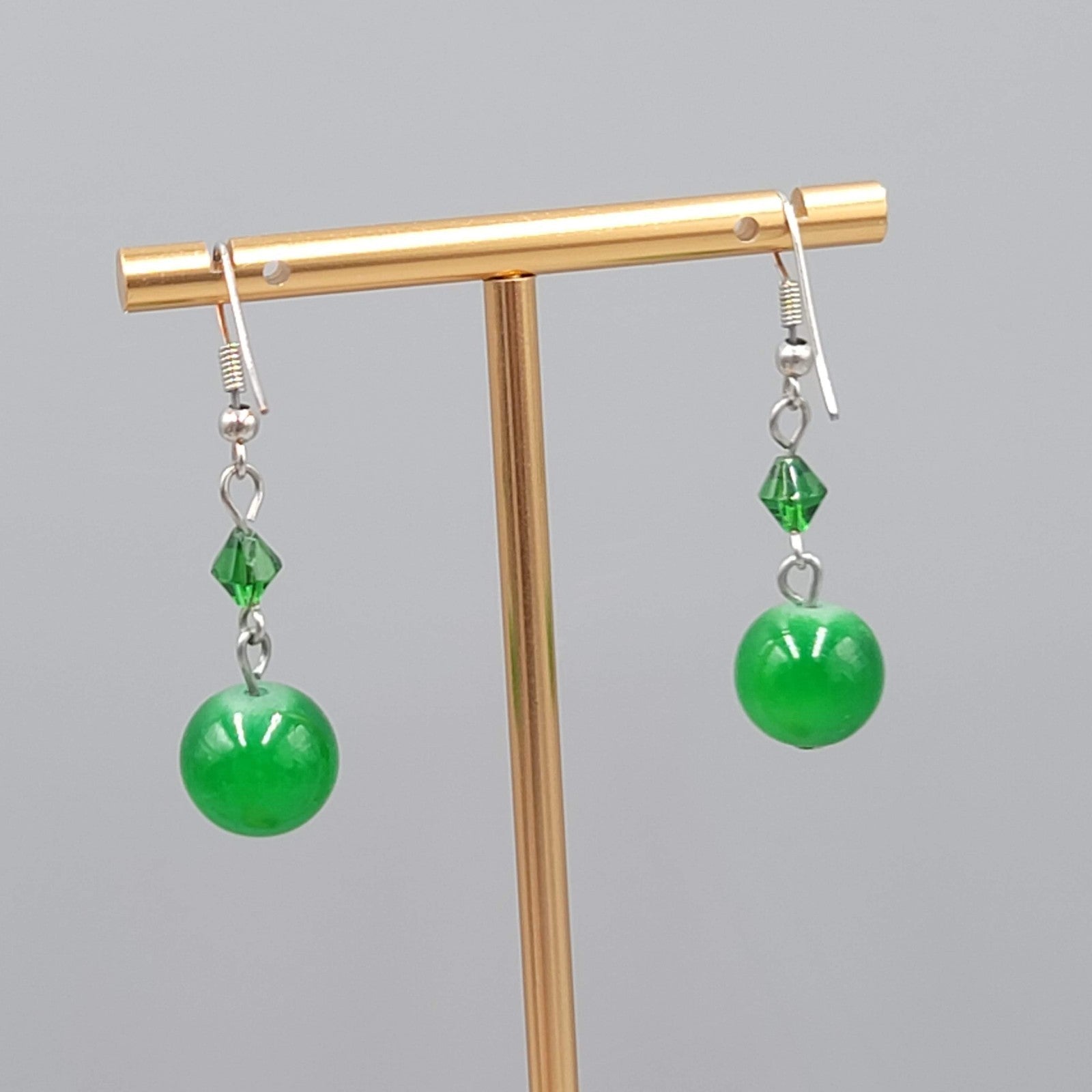 Green Glass Bead Pierced Earrings Silver tone Dangle 1.25 in