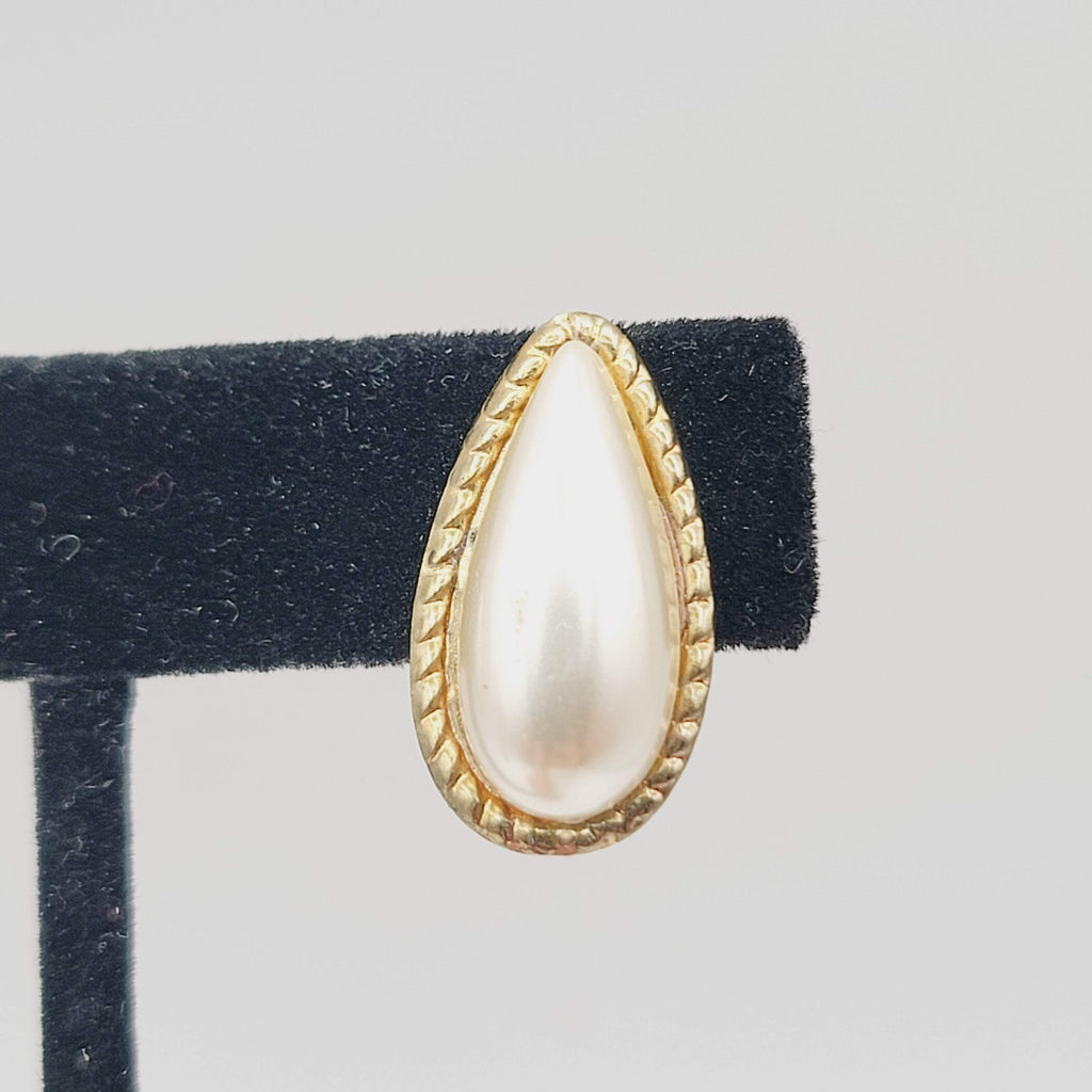Vintage Teardrop Clip on Earrings Faux Pearl Gold tone 7/8 in