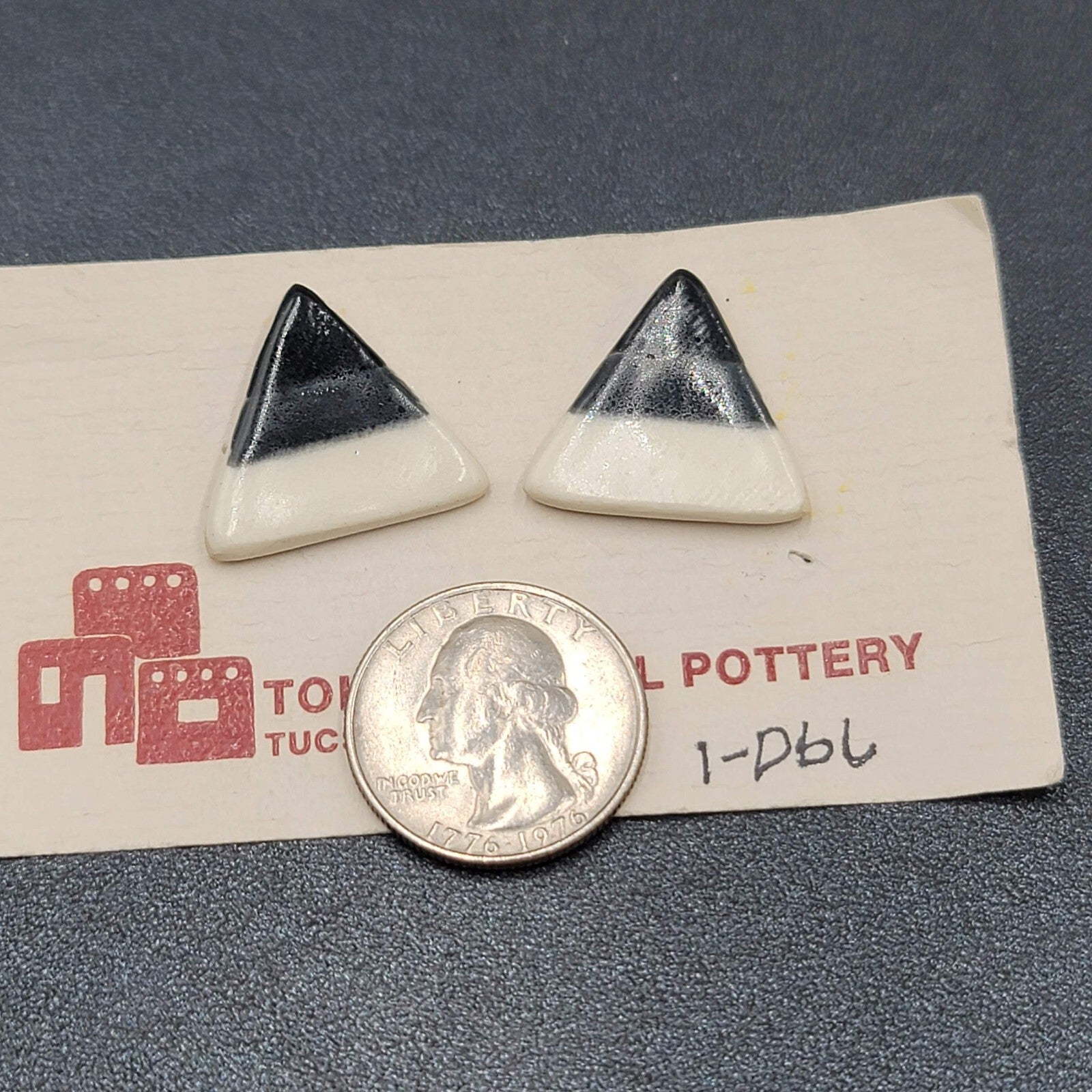 Vintage Tohono Trail Pottery Pierced Earrings Black White Triangles NOS NWT 7/8"