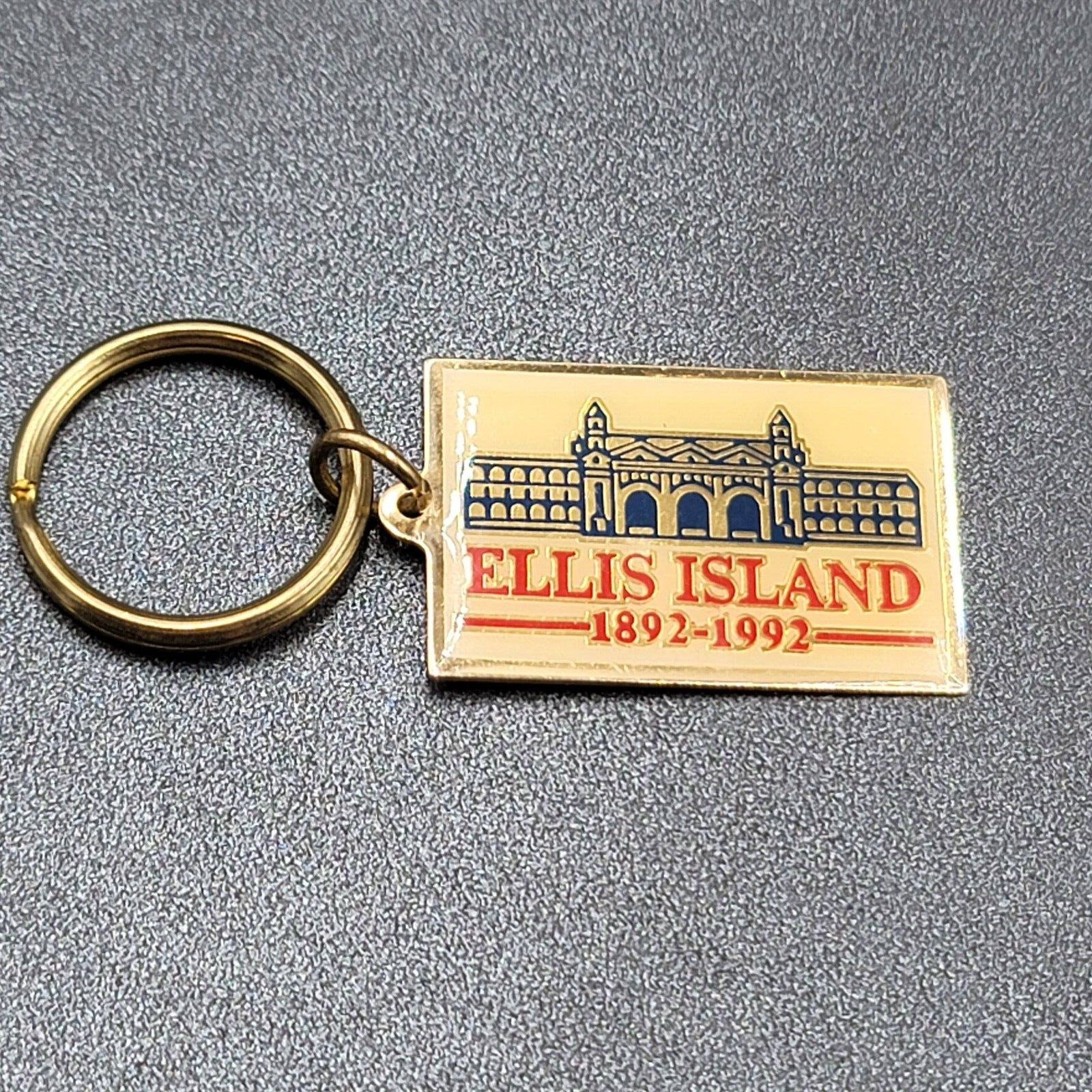 Vtg Ellis Island New York 100 Year Anniversary Souvenir Metal Keychain 1892-1992