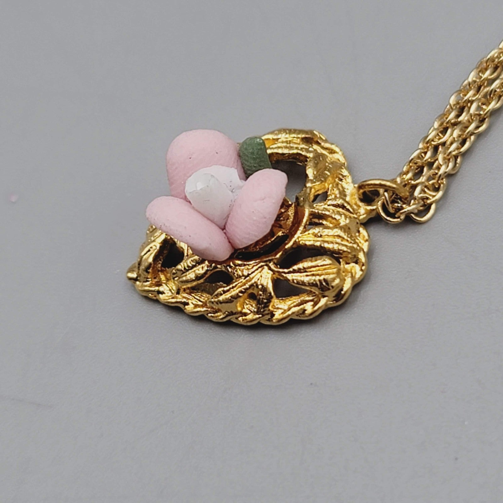 Vintage Heart Necklace Gold Tone Pink Porcelain Flower Pendant Rope Chain 18"