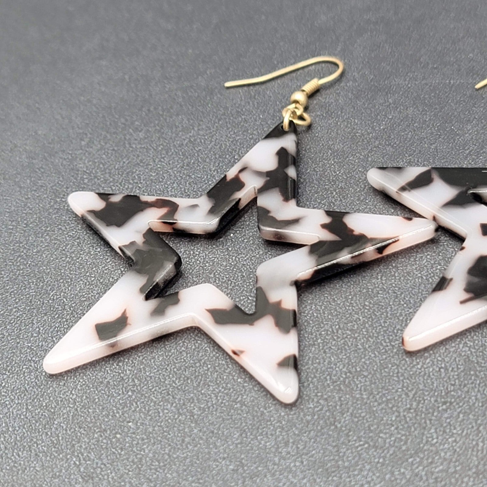 Pierced Earrings Gray Black Resin Large Open Star Dangle 2.5"