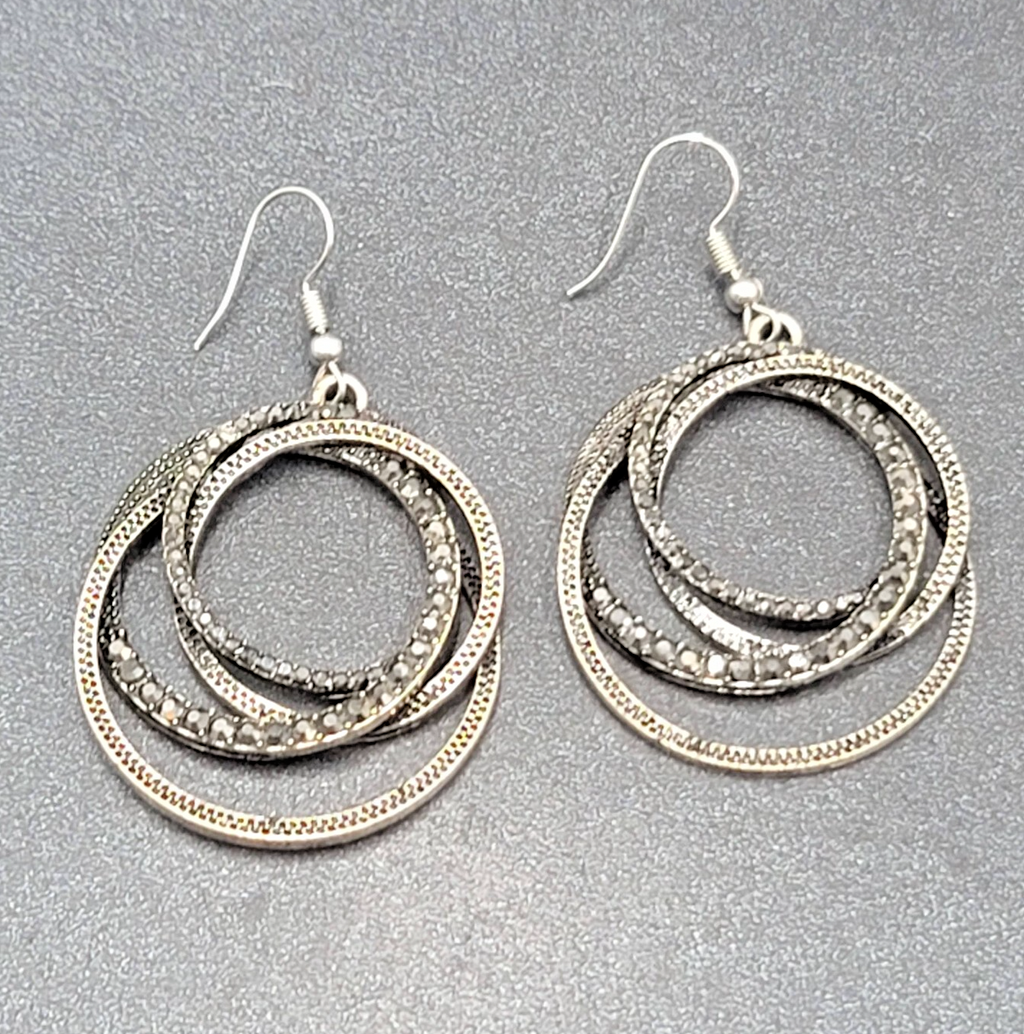 Pierced Earrings Black Metal Circle Hoops Dangle 1.75"