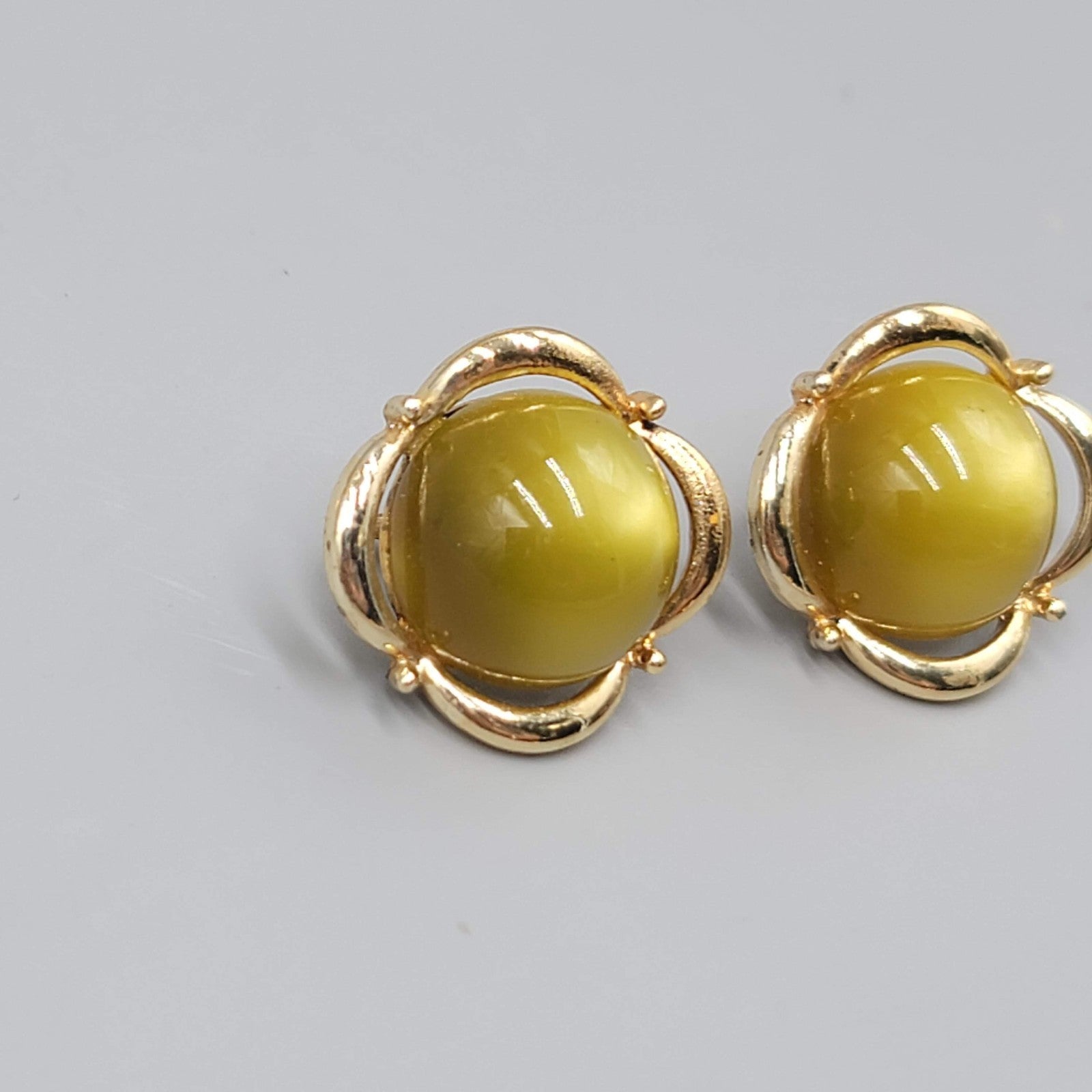 Vintage Olive Green Moon Glow Clip on Earrings Lucite Dome Gold tone 1 in