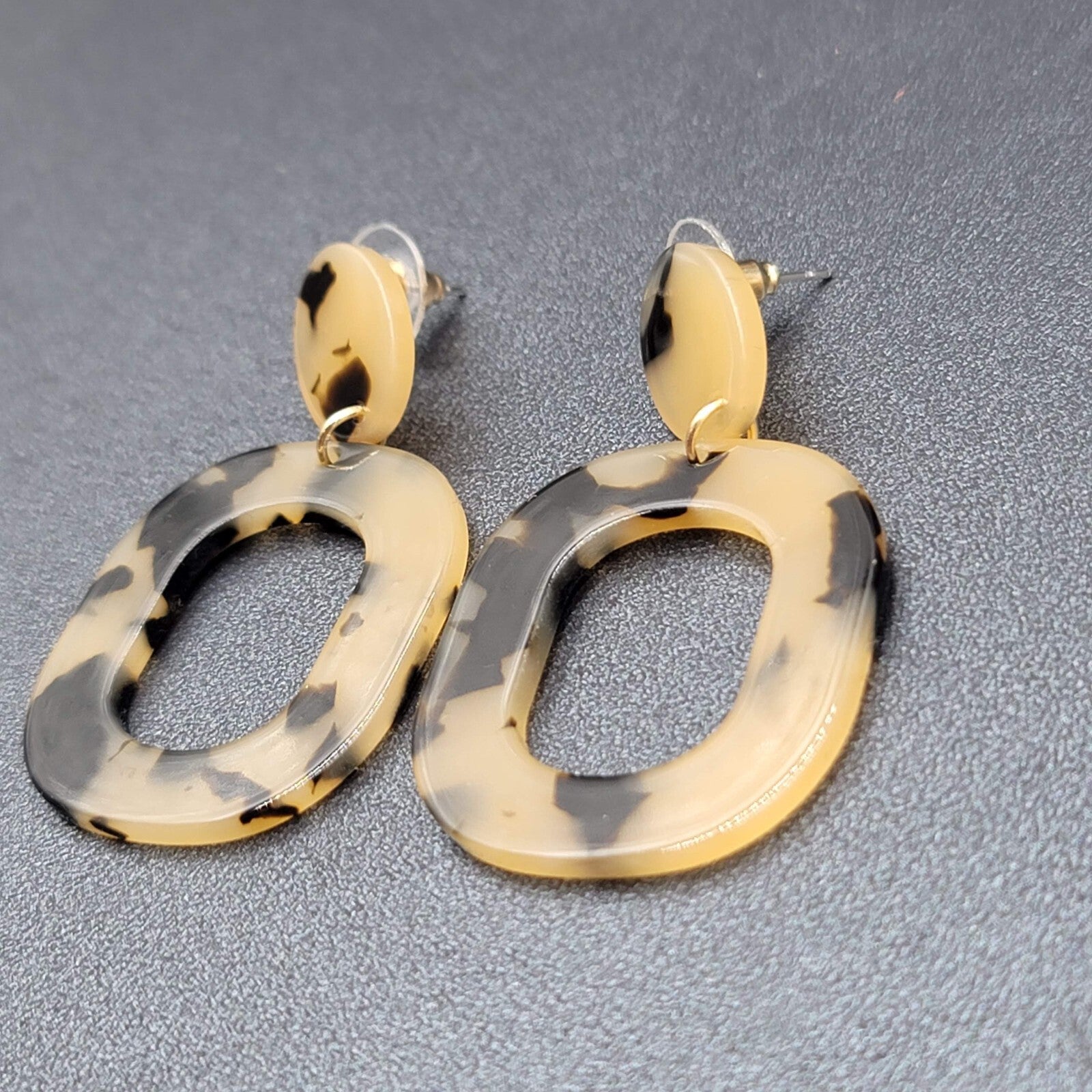 Pierced Earrings Brown Tan Speckle Dangle Hoops Statement 2"